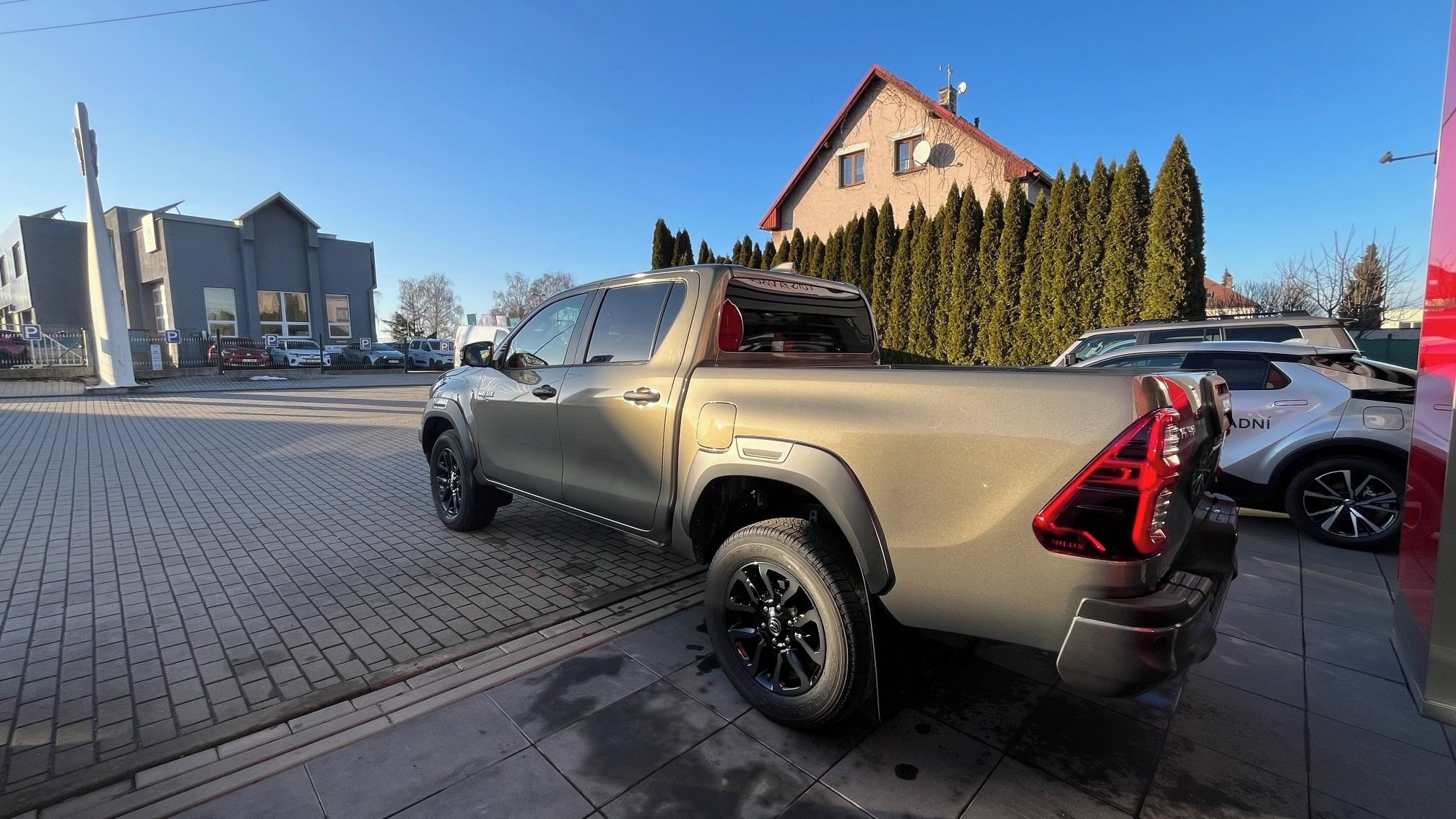 Toyota Hilux, 2,8D 4x4 6AT Invincible HYB - fotka 2