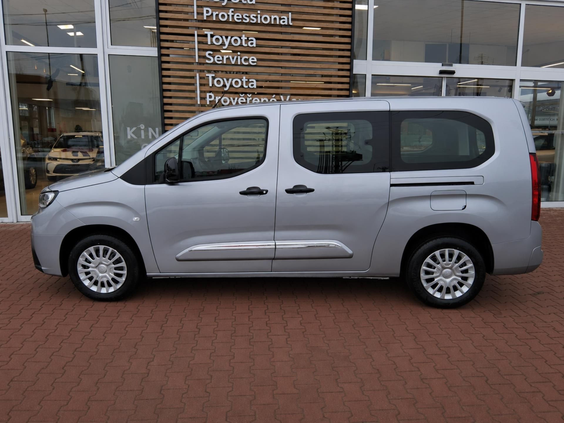 Toyota Proace City Verso, 1,5 D 8AT 130K BUSINESS - fotka 6