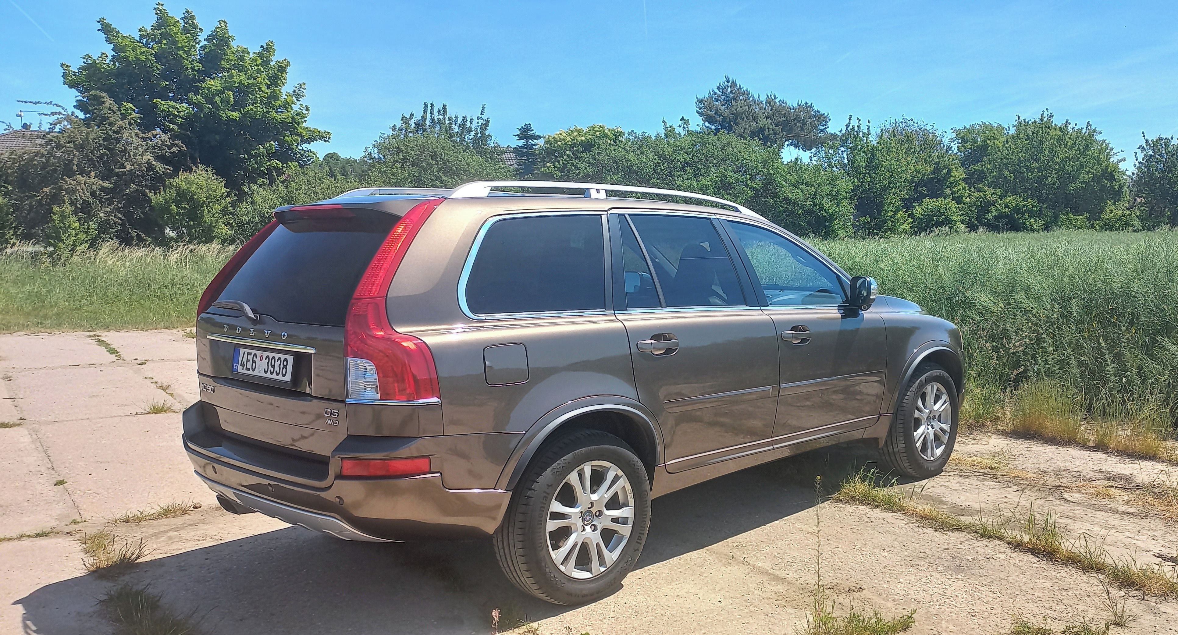 Volvo XC90, D5 AWD, nízký nájezd km - fotka 2