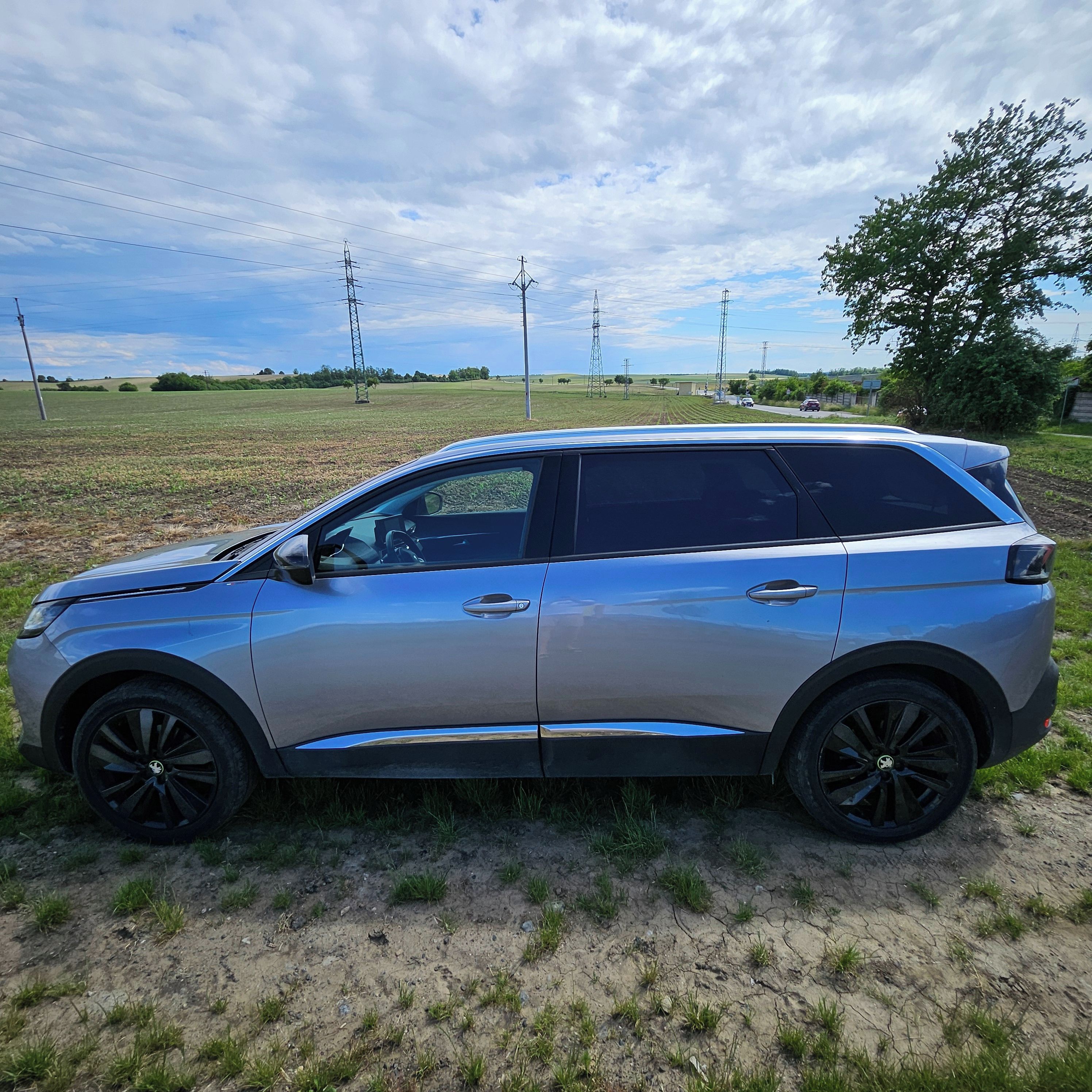 Peugeot 5008, 1.2i ALLURE 7 místné - fotka 2