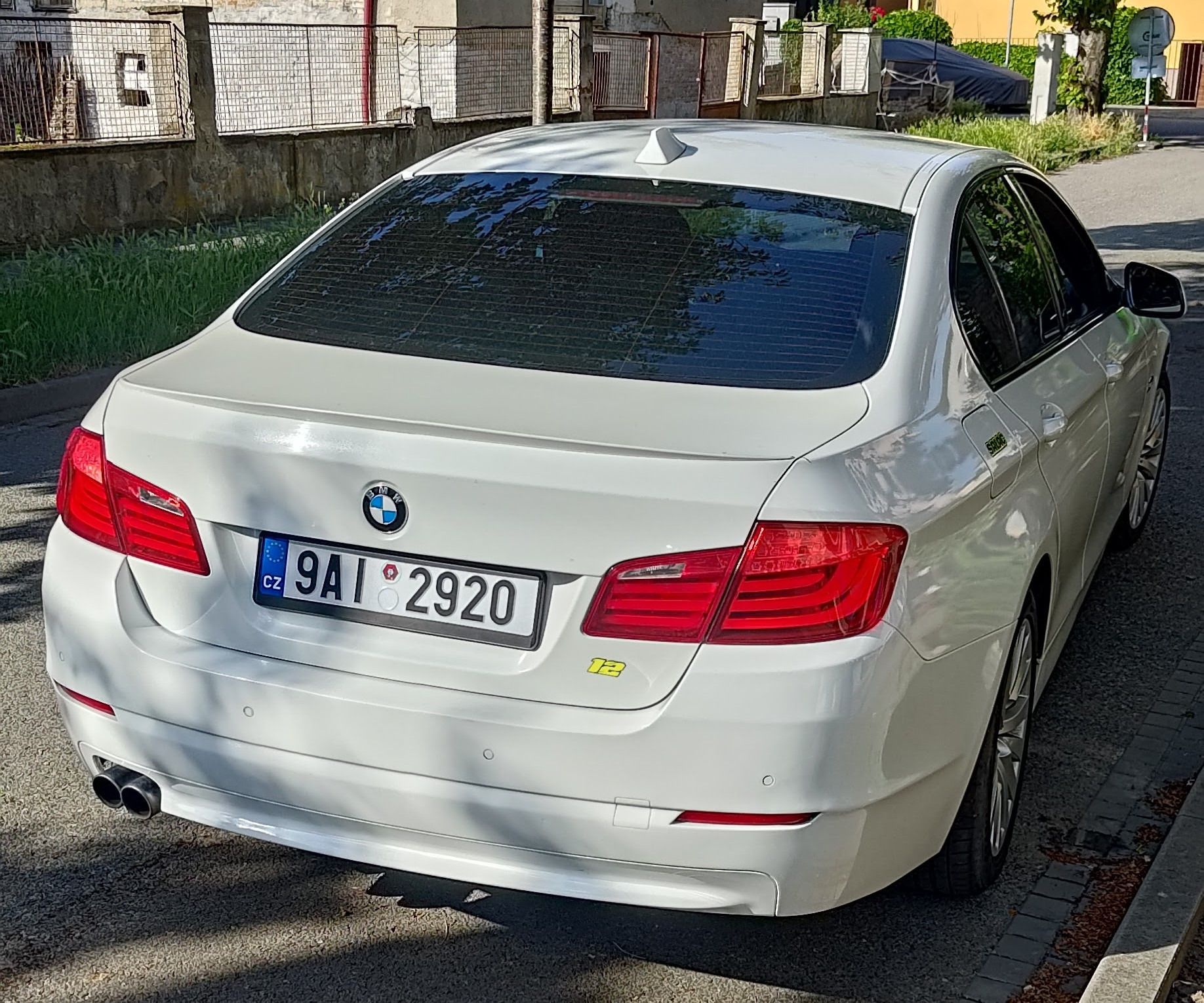 BMW Řada 5, 523i - fotka 2