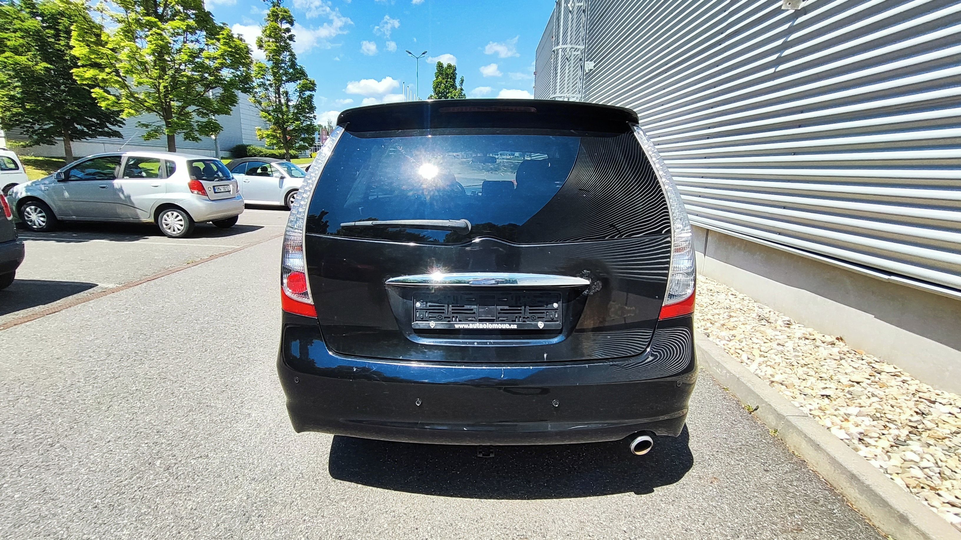 Mitsubishi Grandis, 2.0 DI-D Intense  7 míst tažné - fotka 4