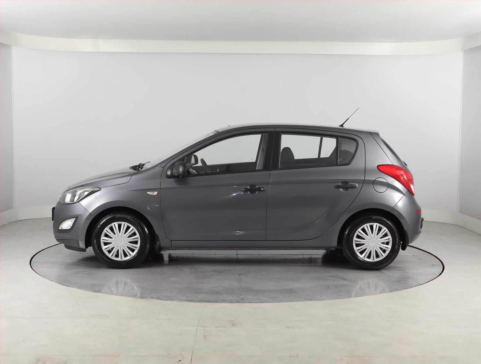 Hyundai i20, 1.2, ČR,1.maj, Serv.kniha - fotka 3