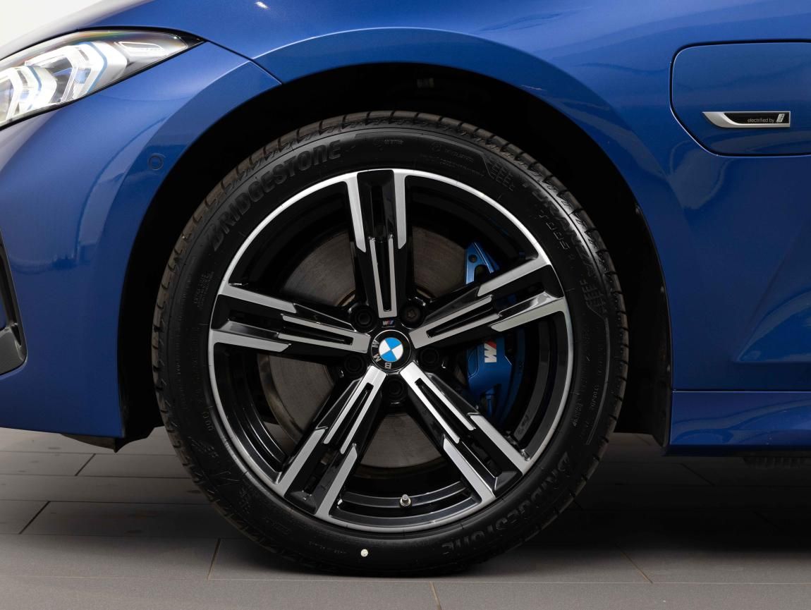 BMW Řada 3, 330e xDrive Touring - fotka 6