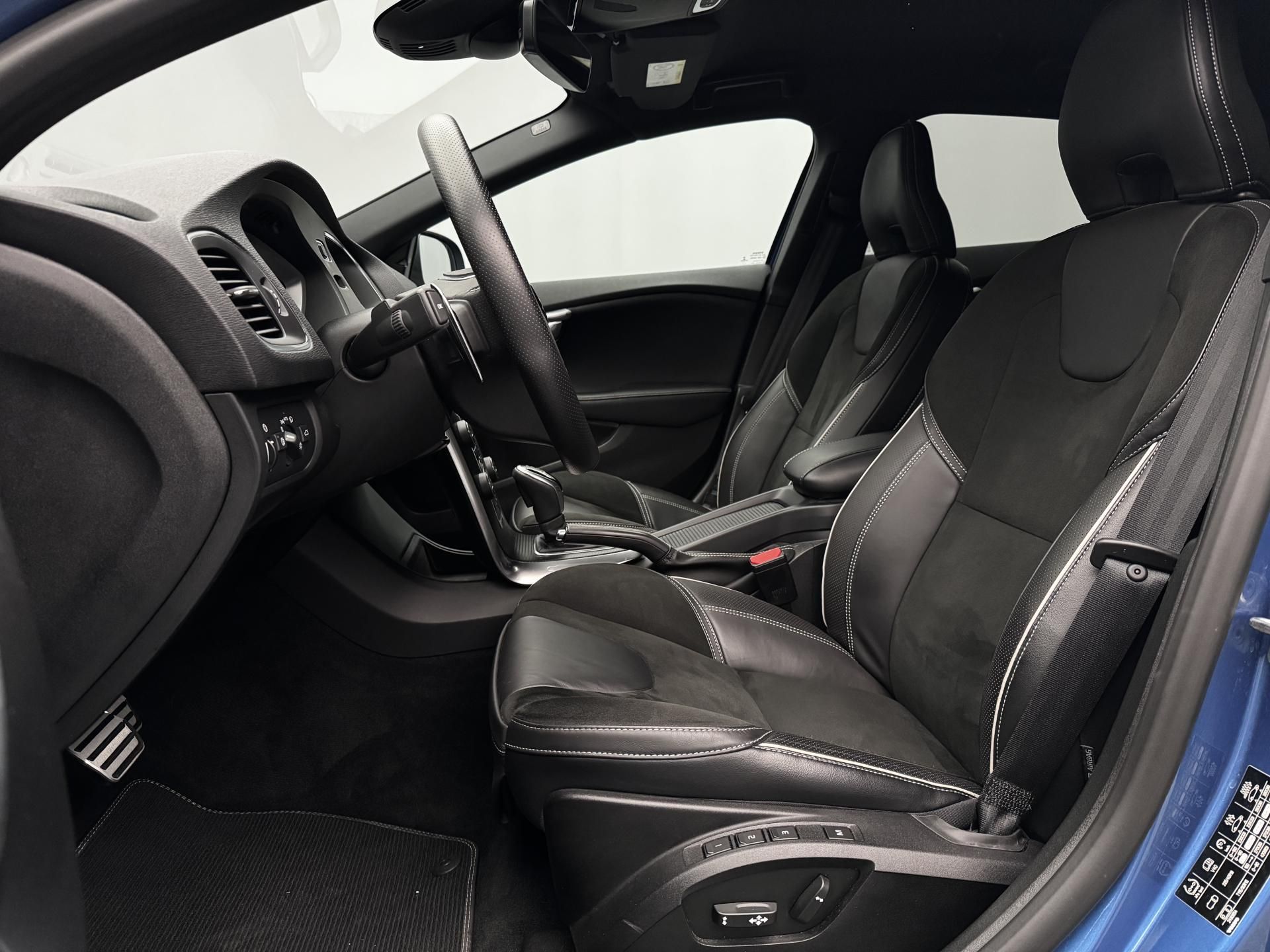 Volvo V40, T3 R-DESIGN AUT CZ 1.maj - fotka 3