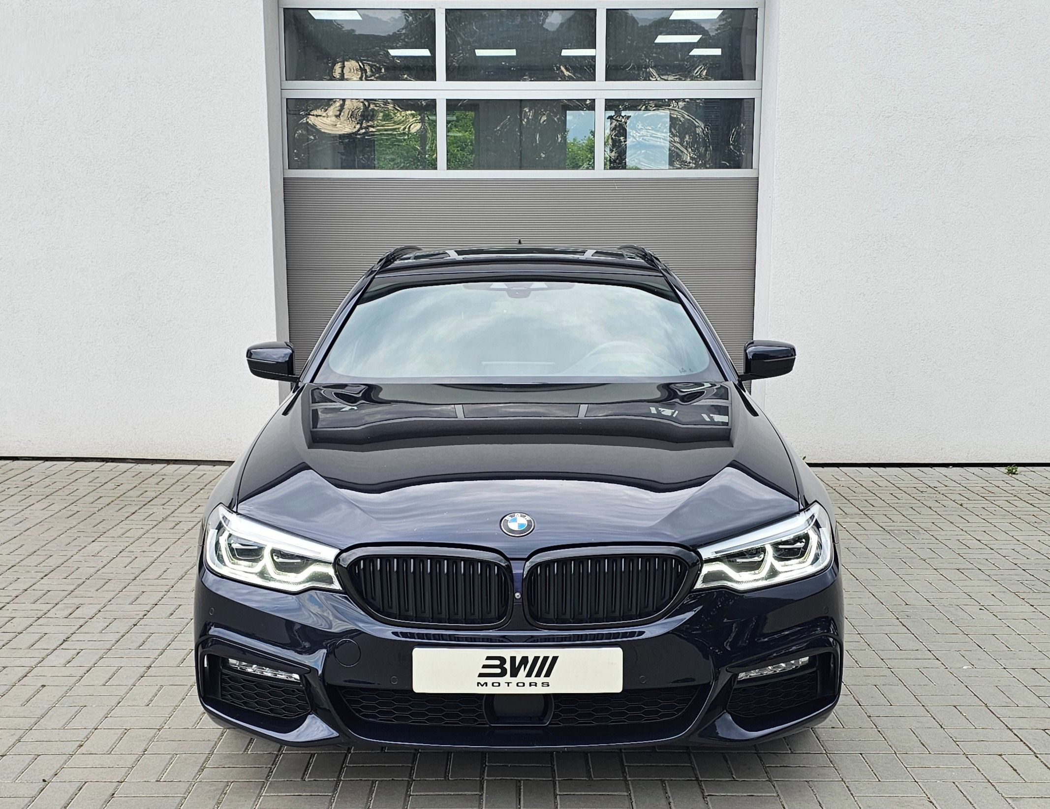 BMW Řada 5, 530d xDrive - fotka 2