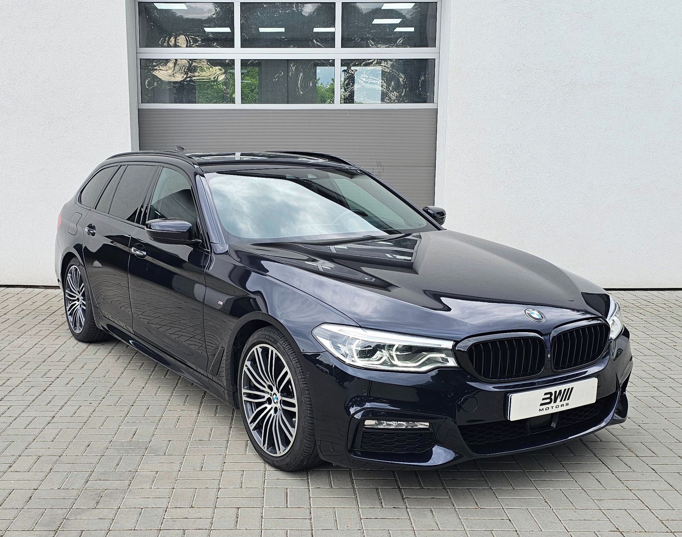BMW Řada 5, 530d xDrive - fotka 3