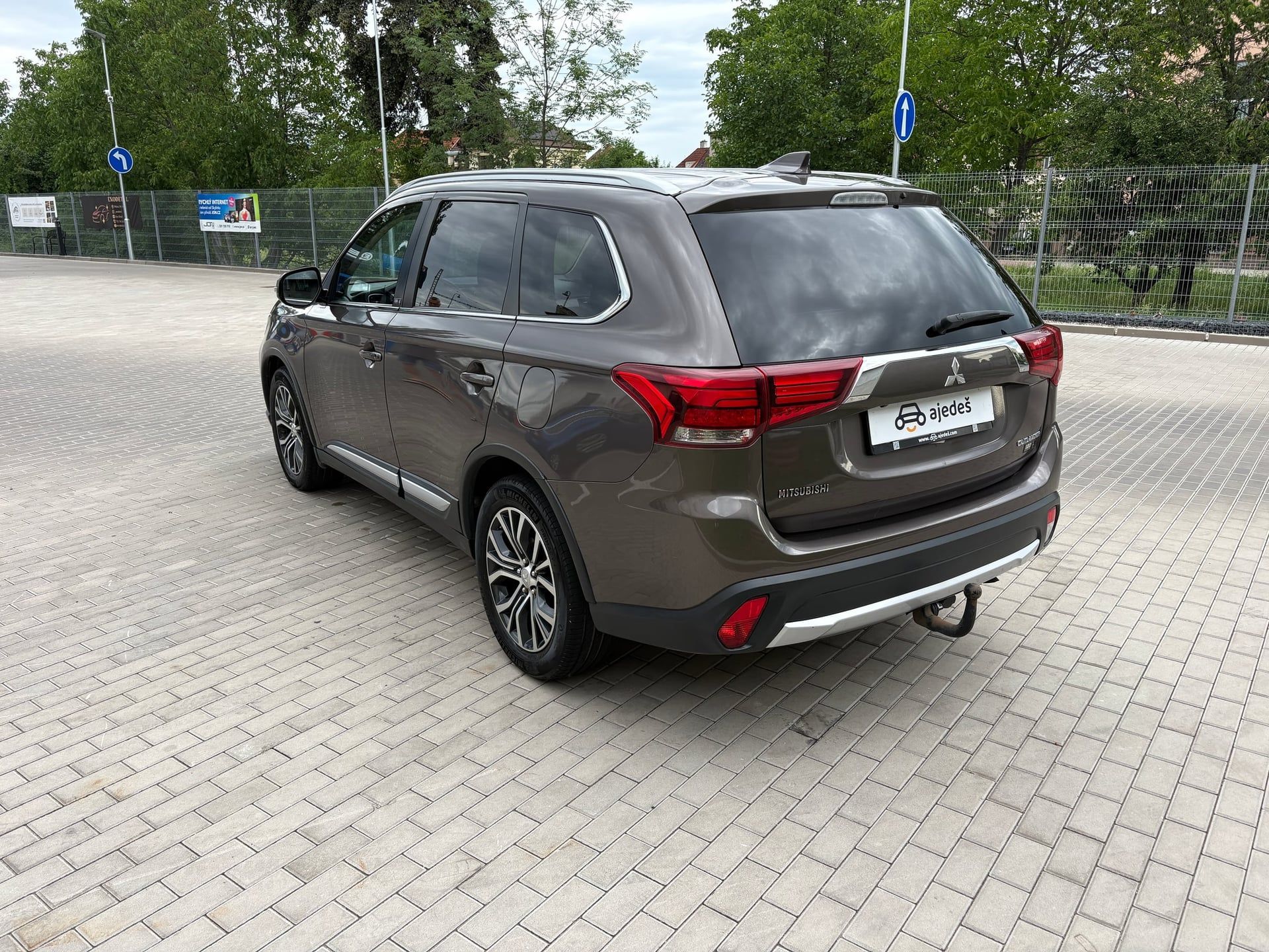 Mitsubishi Outlander, 2.2 DI-D/4x4/ČR/tažné/7míst - fotka 6