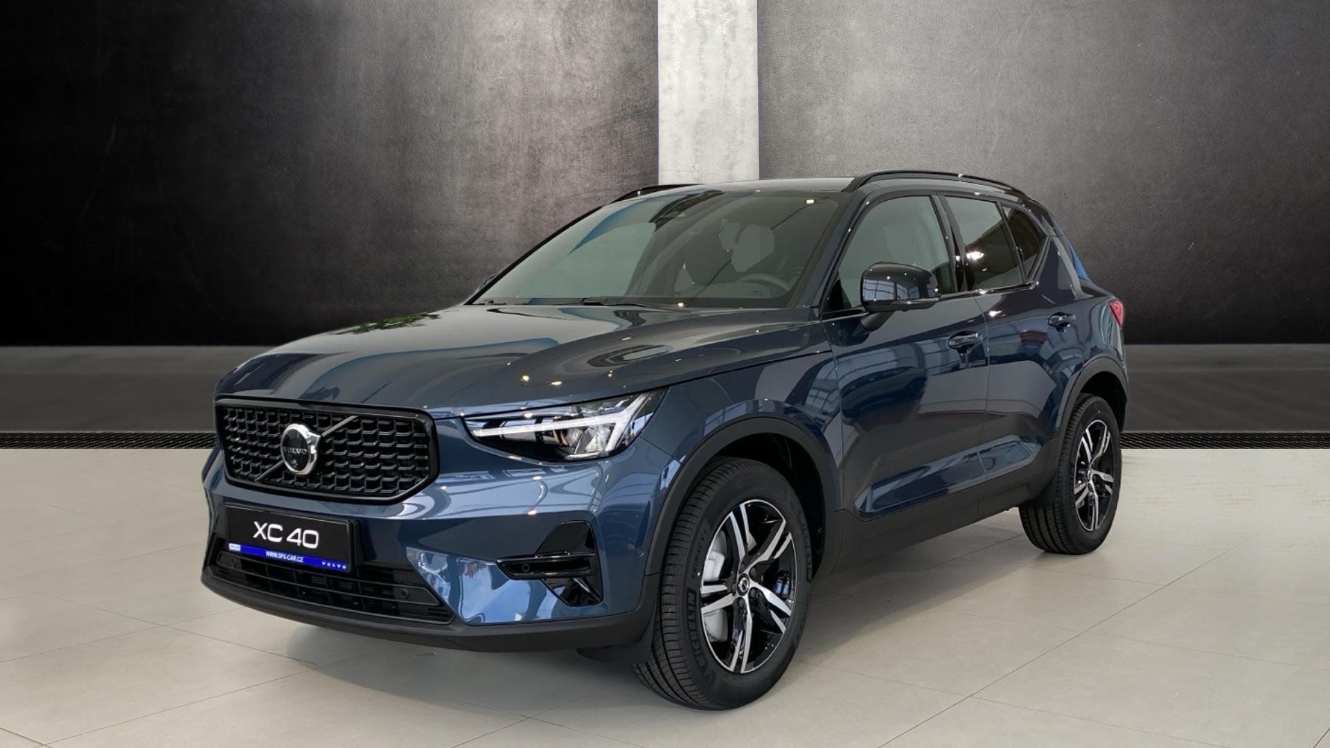 Volvo XC40, PLUS DARK, B4 FWD, 145+10 kW /