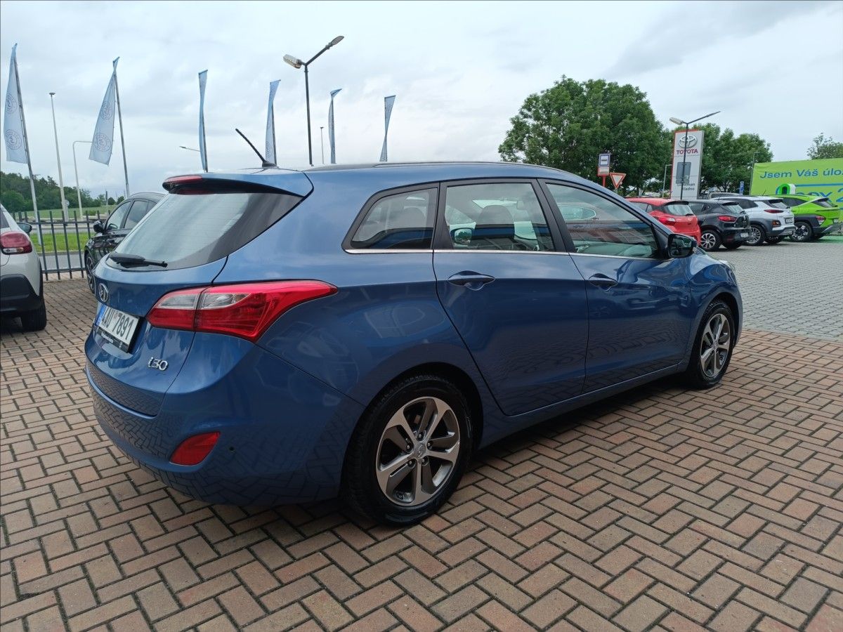 Hyundai i30, 1,6 MPi Trikolor - fotka 6