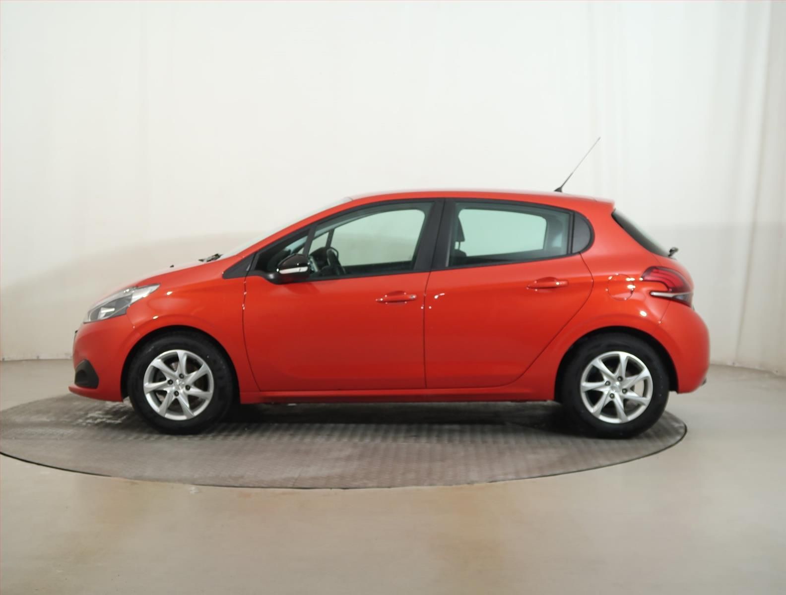Peugeot 208, 1.2 PureTech, Active, ČR,1.maj - fotka 3