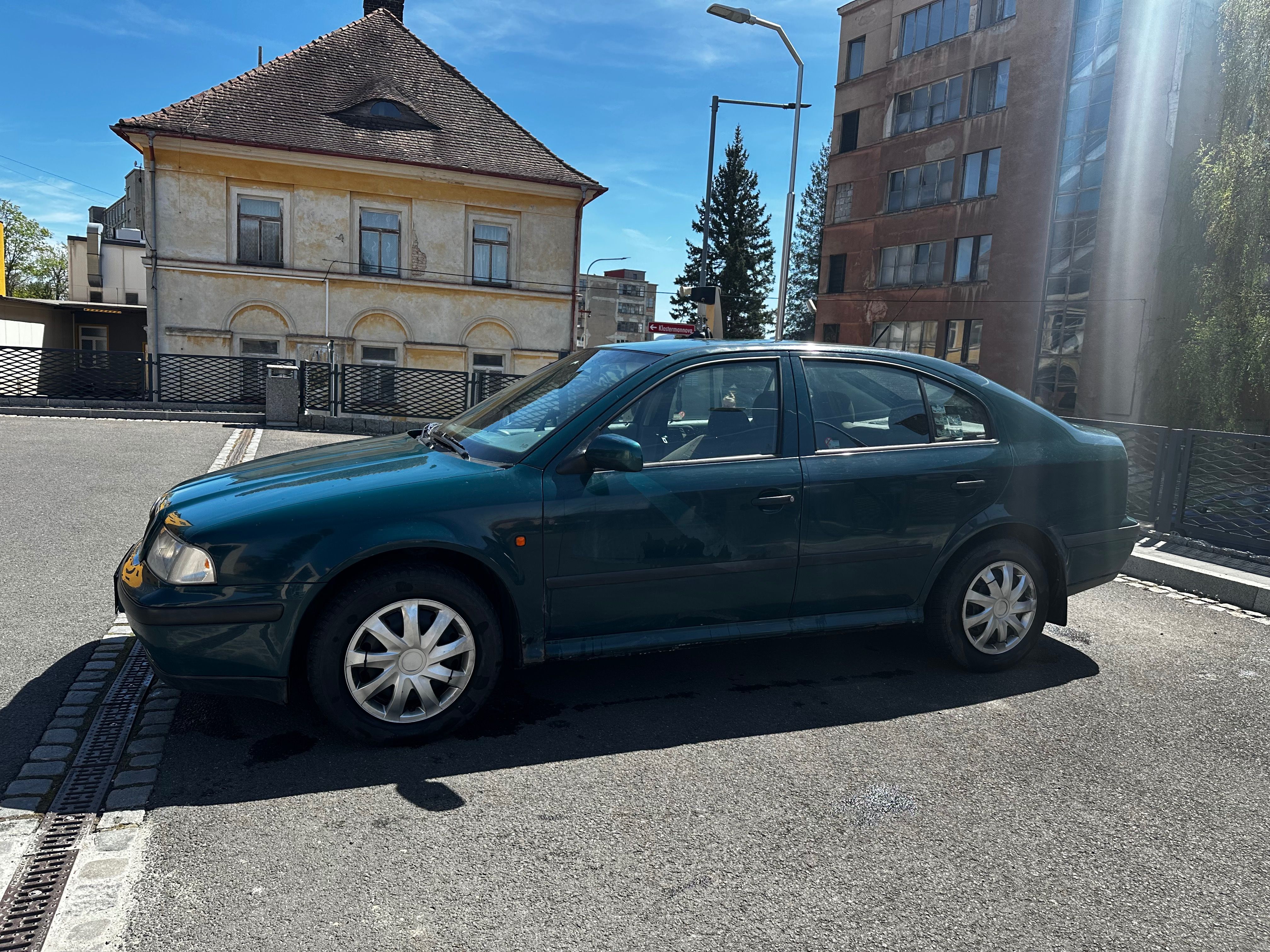 Škoda Octavia, Skoda 1998 1.6 mpi - fotka 2