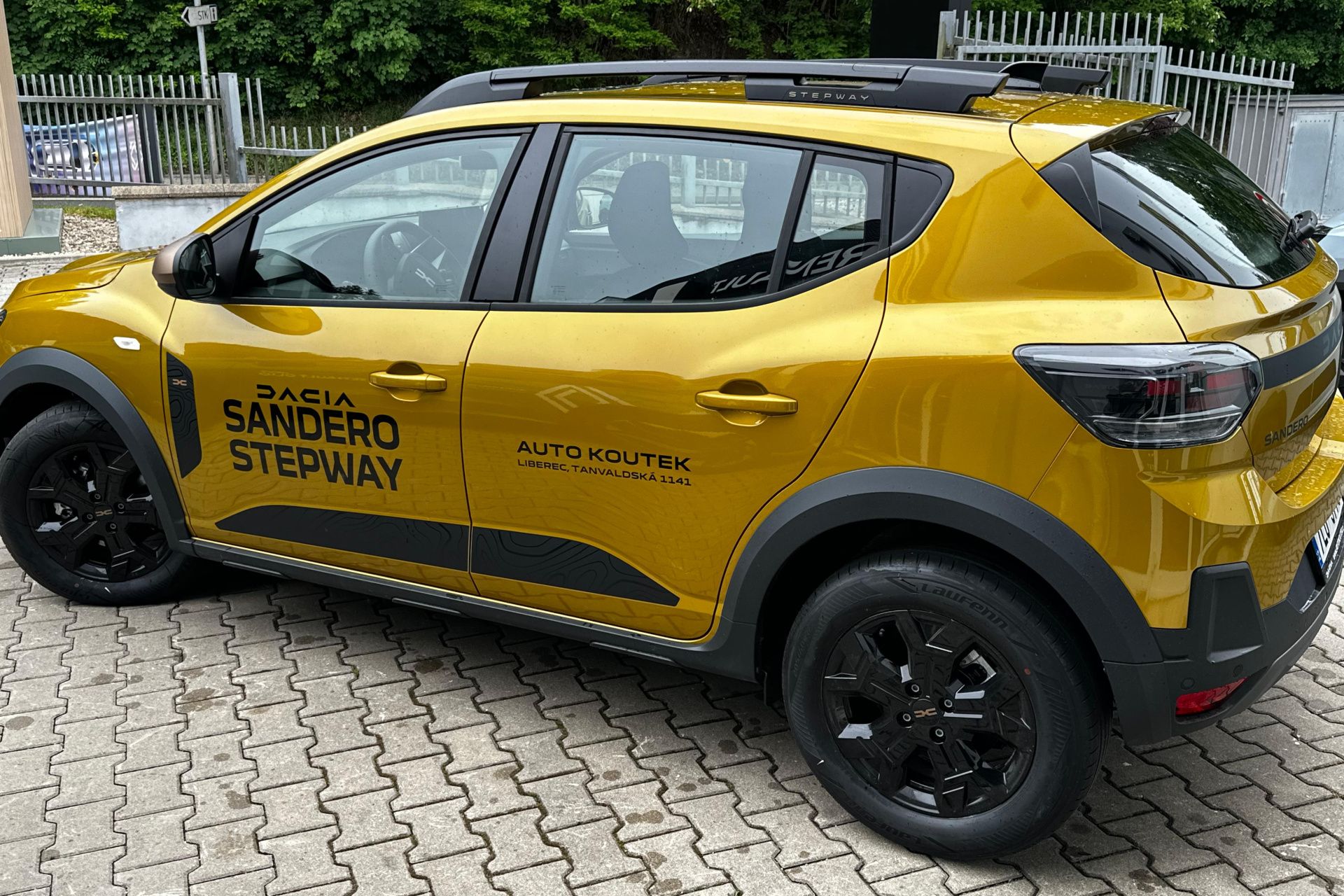 Dacia Sandero, Stepway Extreme ECO-G 120 auto - fotka 3