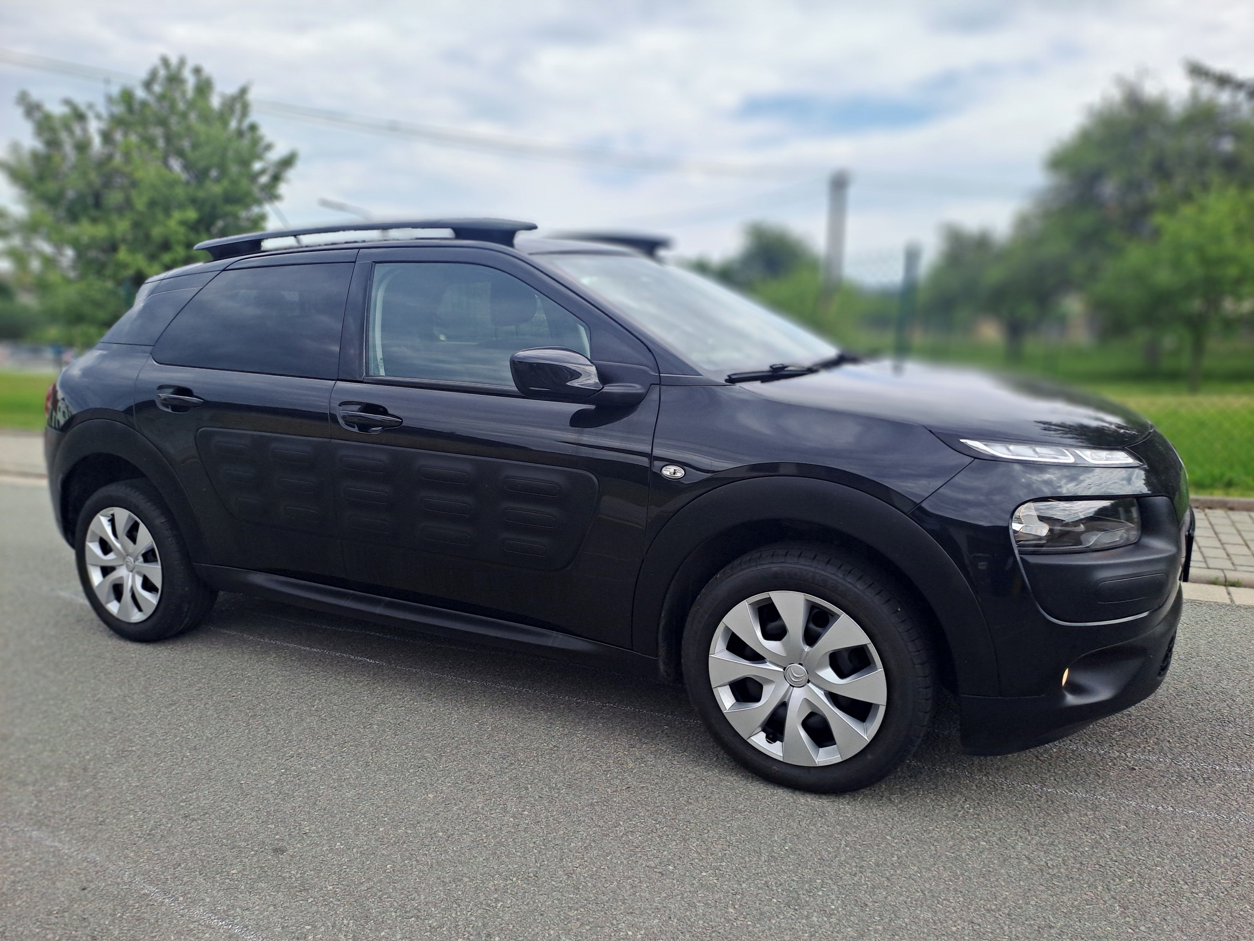 Citroën C4, CACTUS,KRÁSNÝ, VYBAVENÝ! - fotka 4