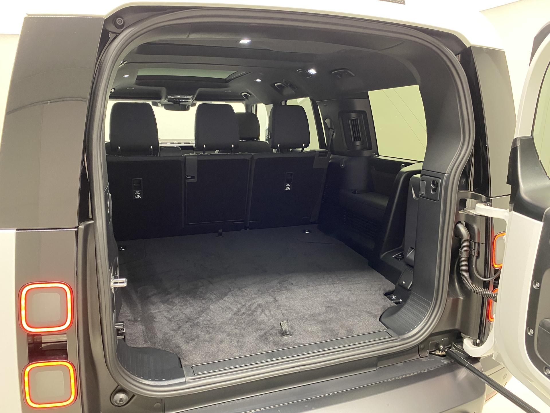 Land Rover Defender, 130 D250 X-Dynamic SE - fotka 5