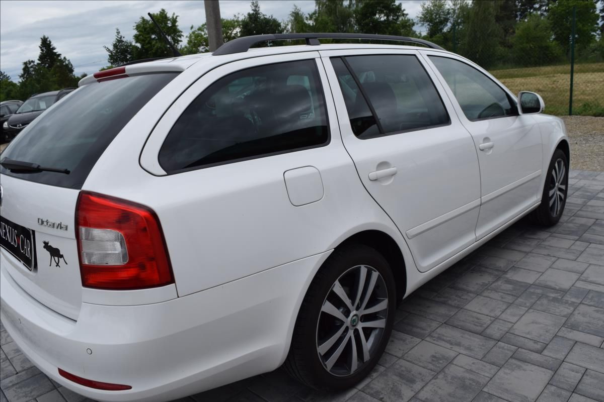 Škoda Octavia, 1,2 TSI 77KW 2XKOLA XENONY - fotka 5
