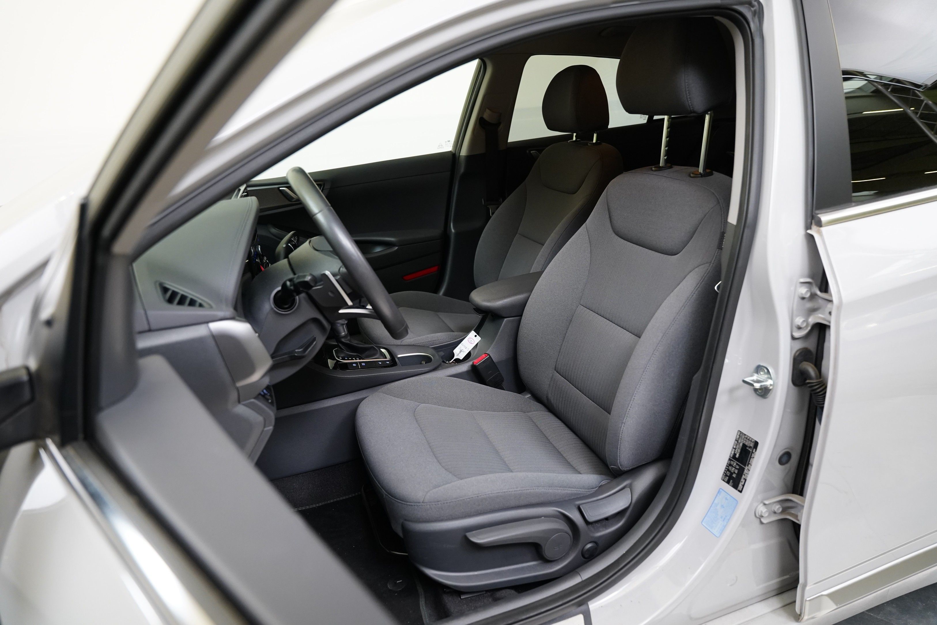 Hyundai Ioniq, 1.6 GDI Hybrid 77kW Style - fotka 5