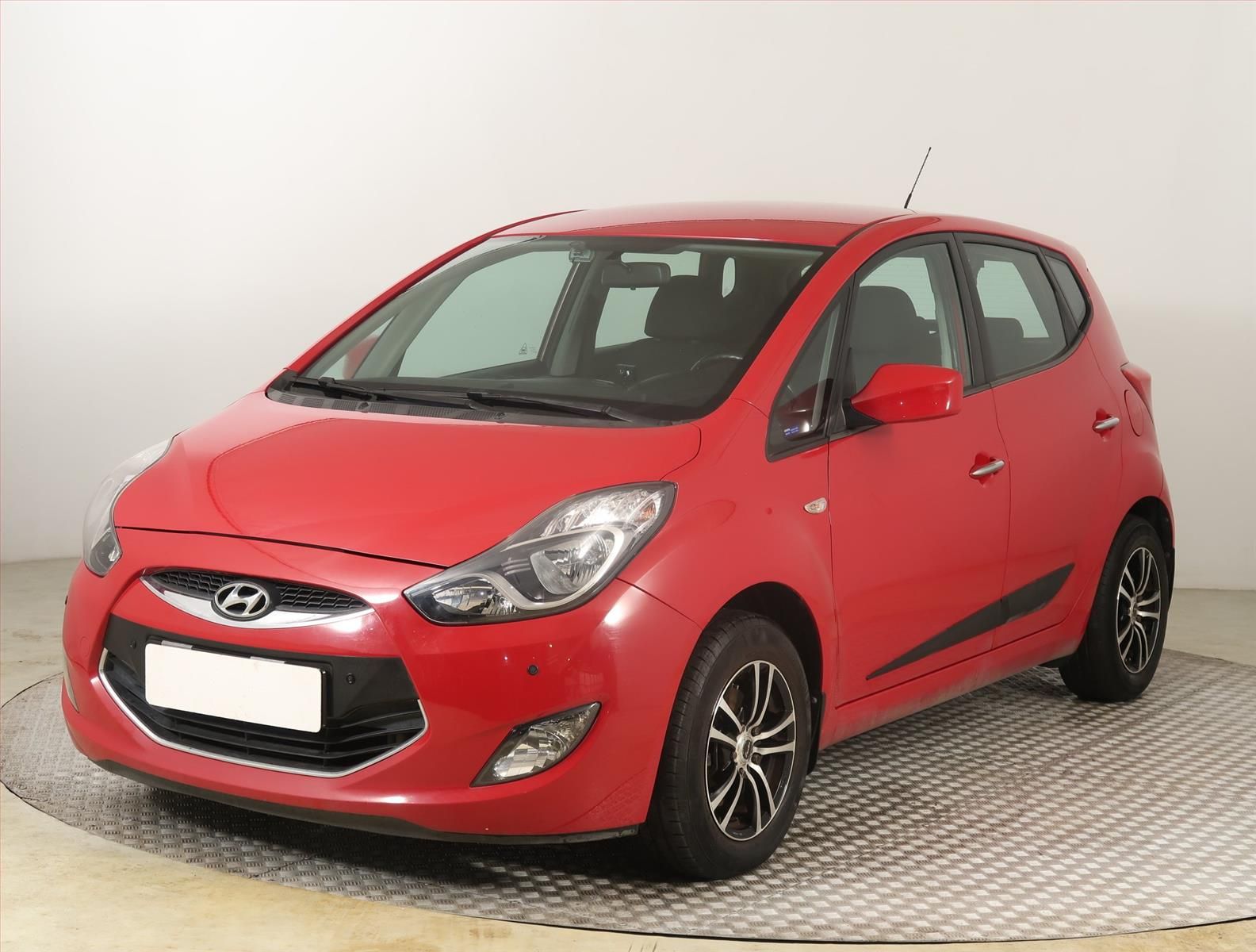Hyundai ix20, 1.6 CVVT, ČR,1.maj - fotka 2