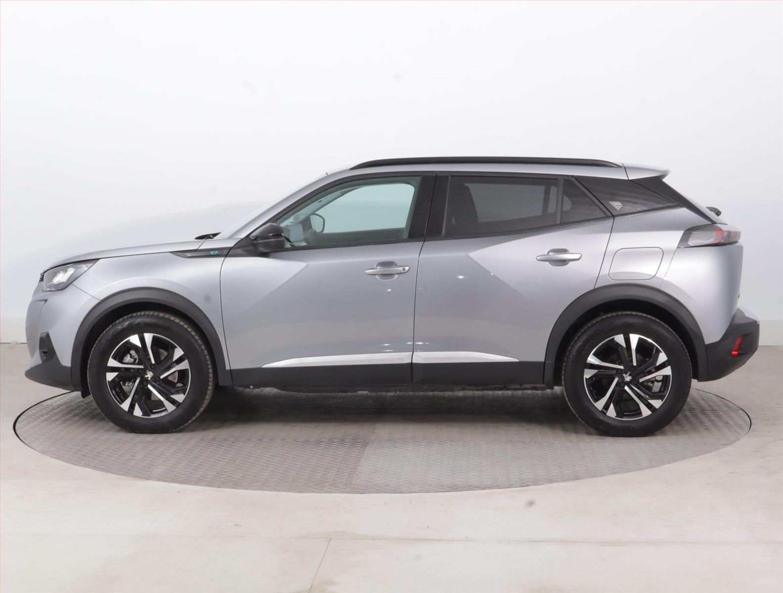 Peugeot 2008, 50 kWh, Automat, Kůže, Navi - fotka 3