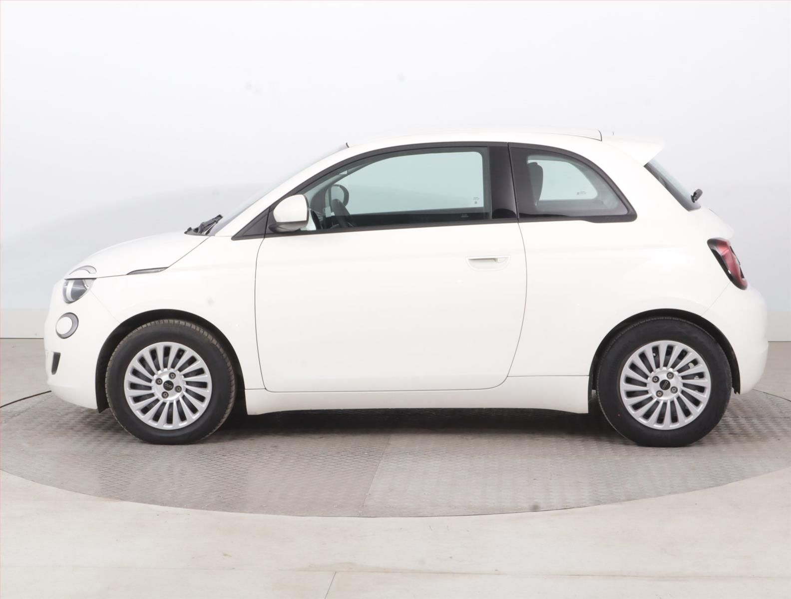 Fiat 500E, 42 kWh, SoH 93%, Automat - fotka 3