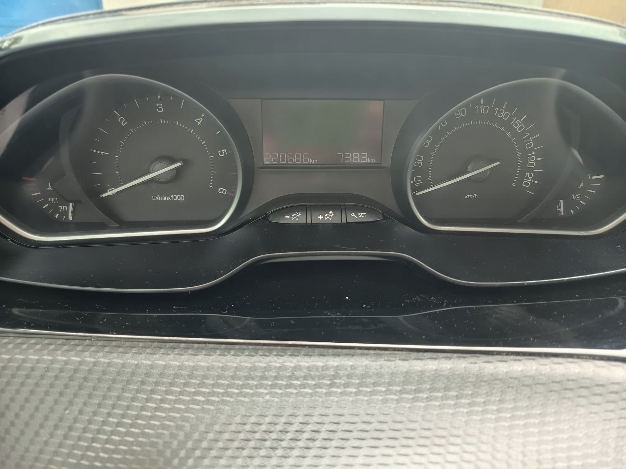 Peugeot 2008, 1.6Hdi - fotka 5