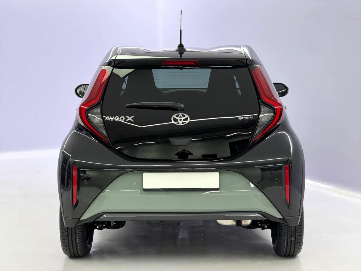 Toyota Aygo, 1,5   X Executive 2026 - fotka 4