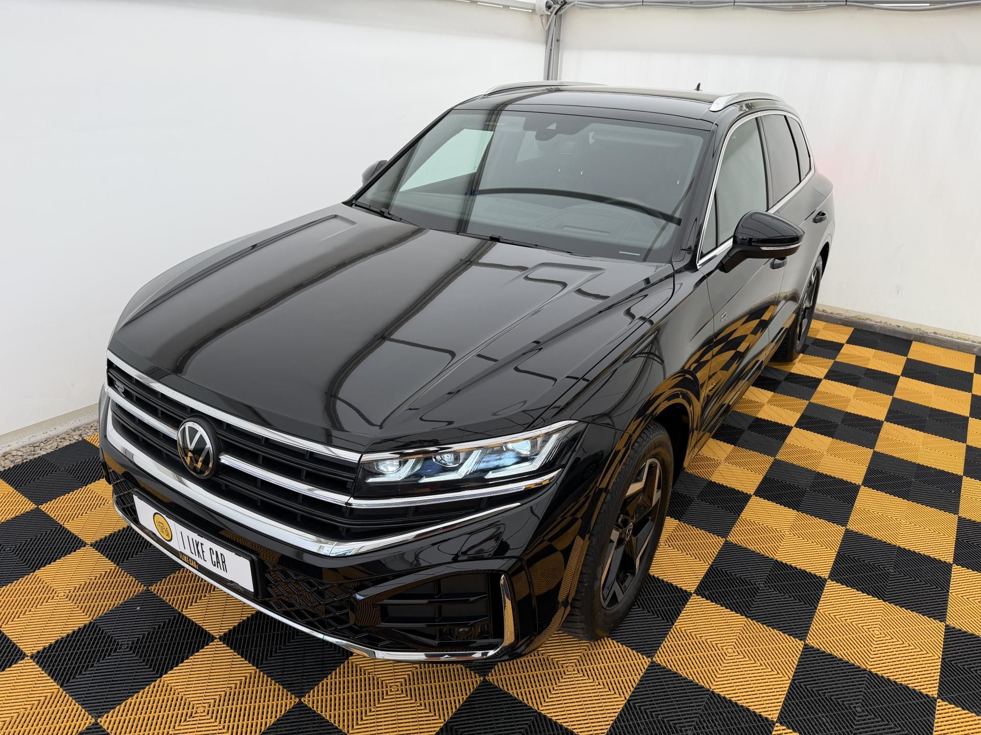Volkswagen Touareg, 3.0Tdi*1-MAJ*DPH*R-LINE*HUD*