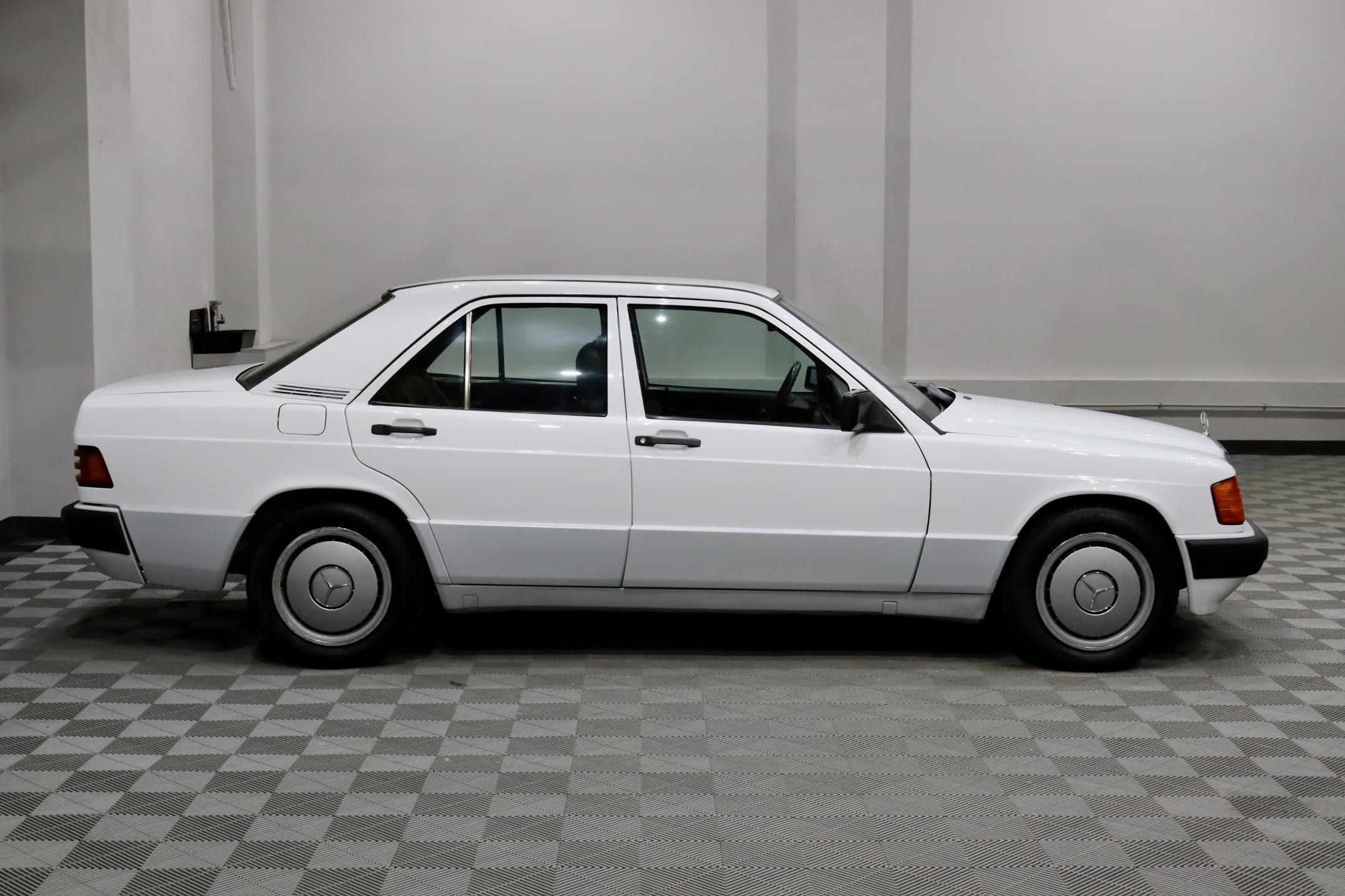 Mercedes-Benz 190, D 2.5 OM602 W201 - fotka 4