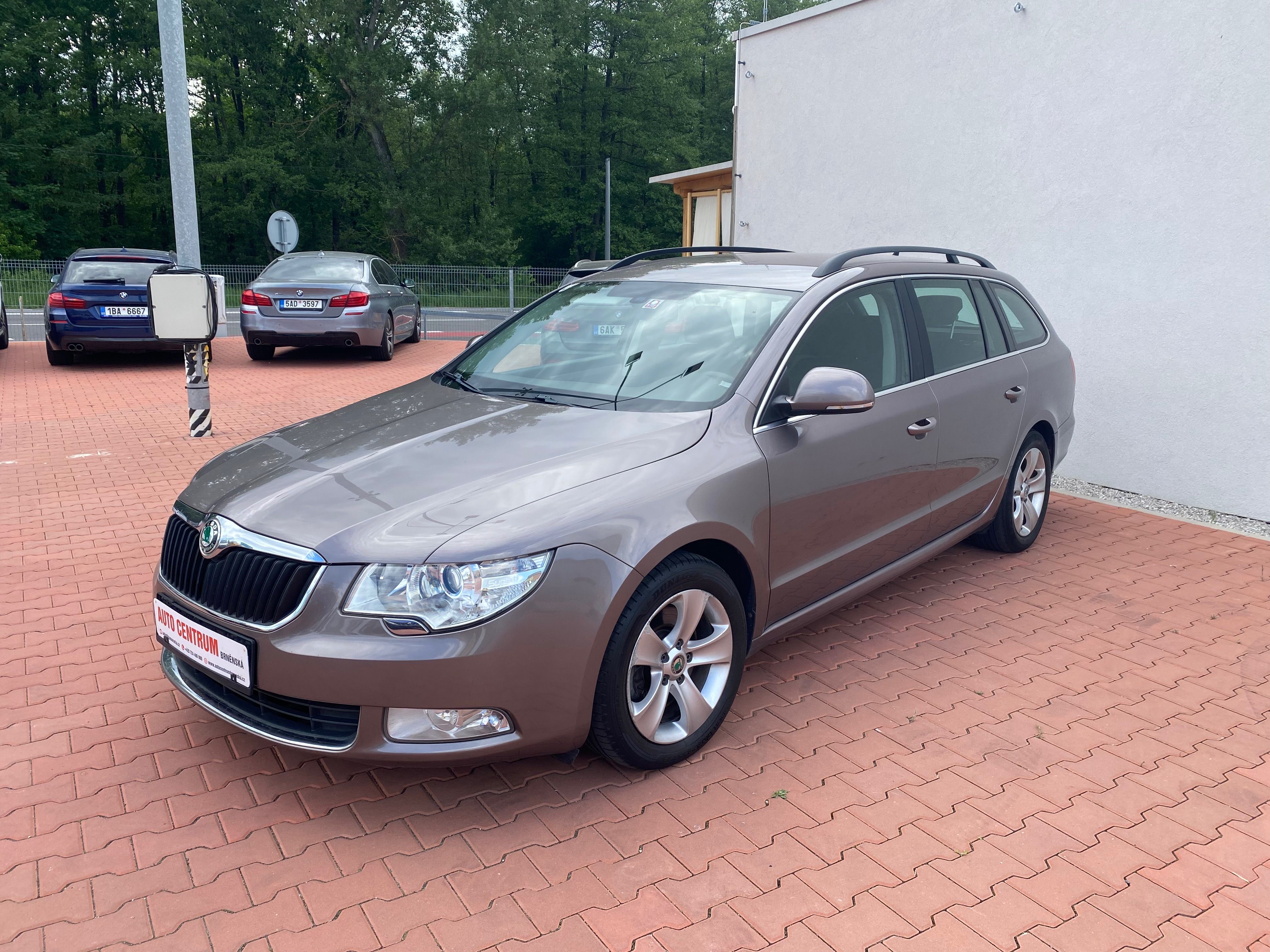 Škoda Superb, ŠKODA SUPERB 2011 kombi manual - fotka 2