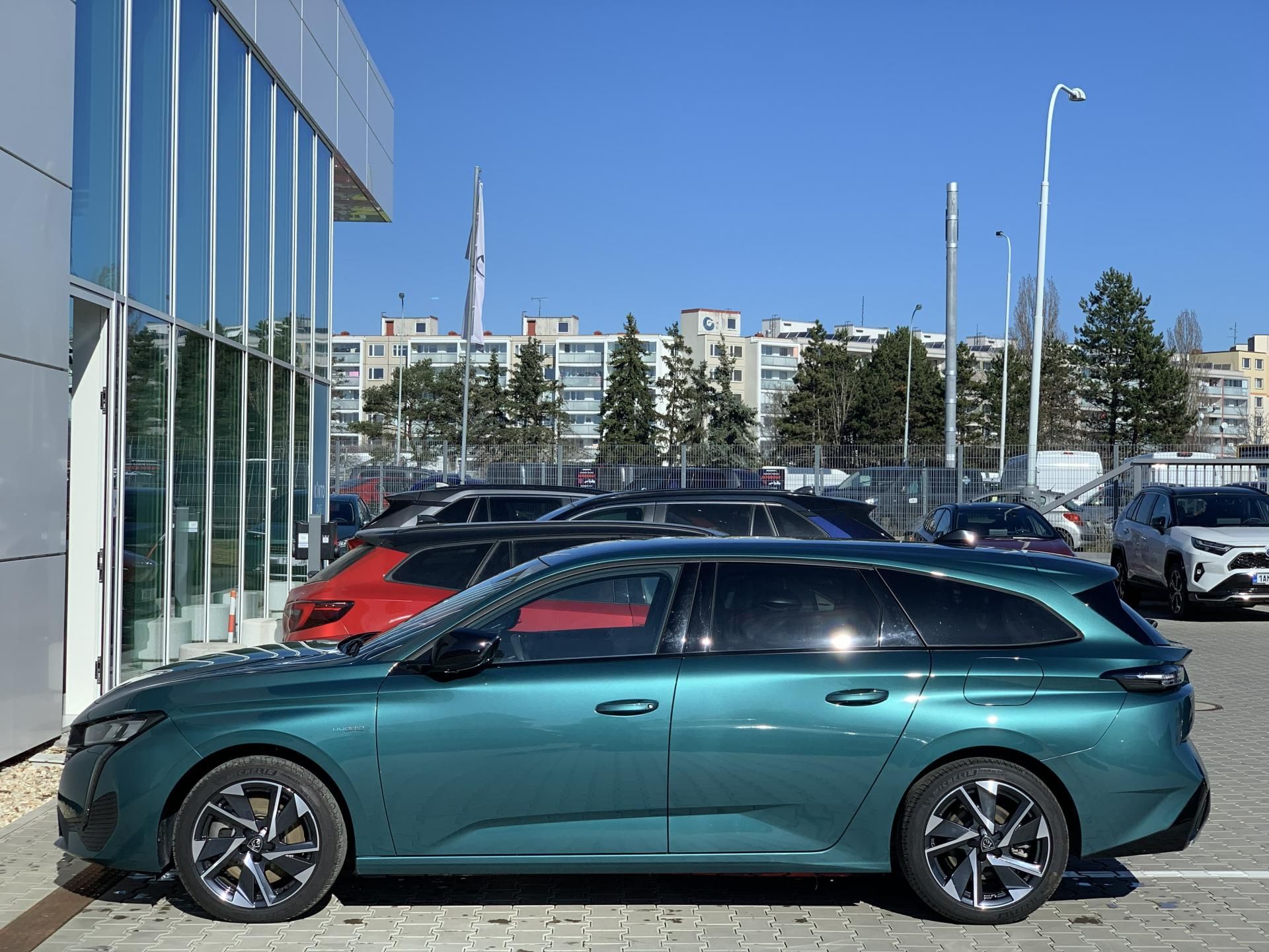 Peugeot 308, ALLURE PACK 1.6 PHEV 133kW AT8 - fotka 4