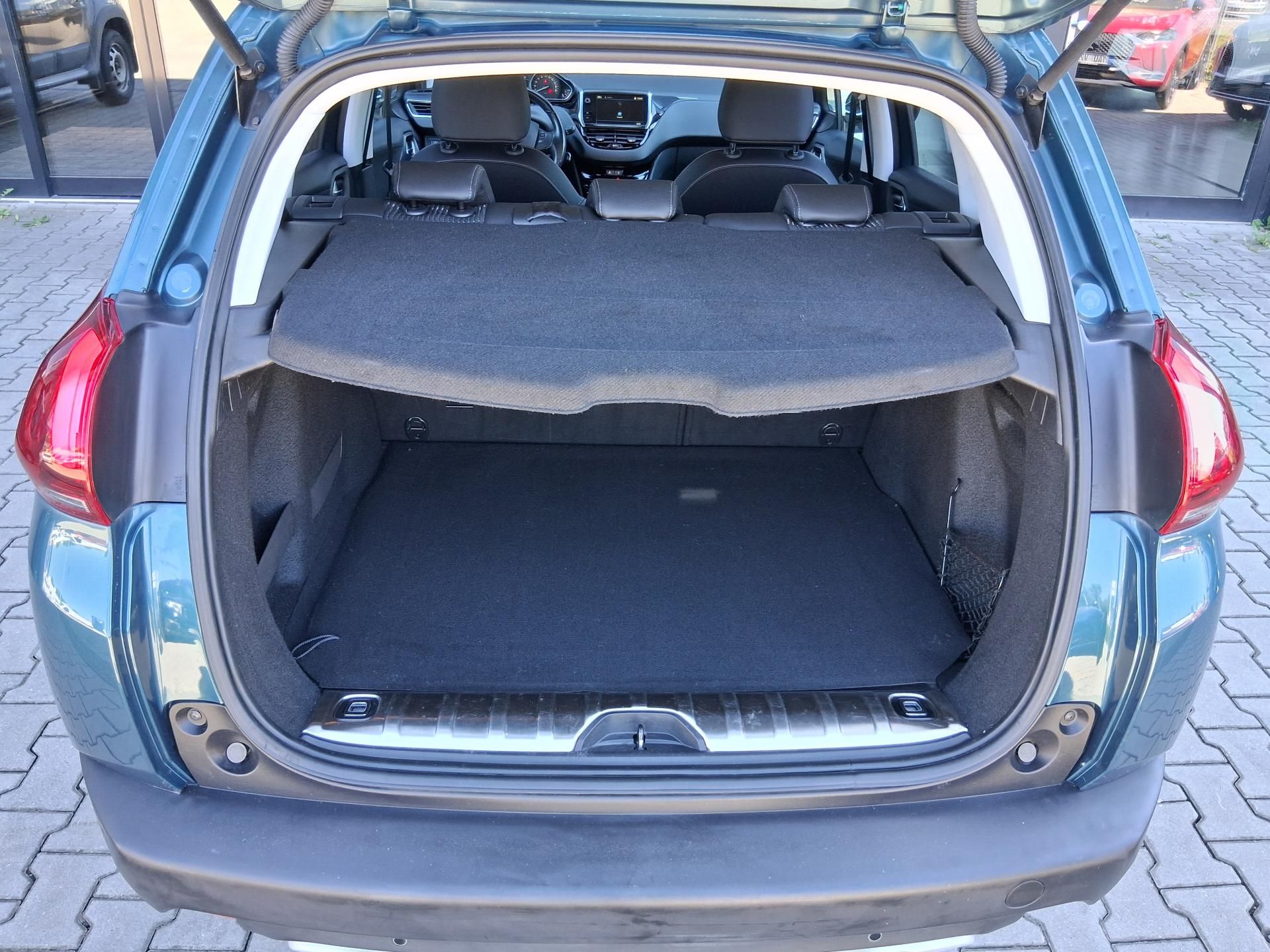Peugeot 2008, ALLURE 1.2 PureTech 81 kW - fotka 6