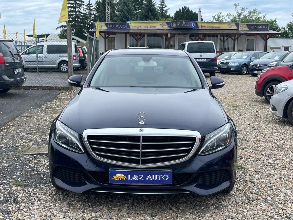 Mercedes-Benz Třídy C, 2,2 220 CDi - fotka 2