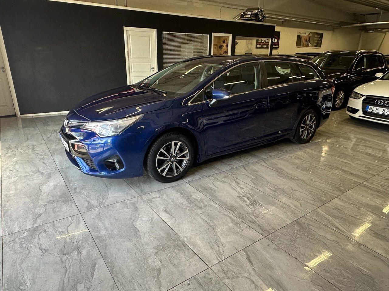 Toyota Avensis, 1.8 Active Kamera - fotka 3
