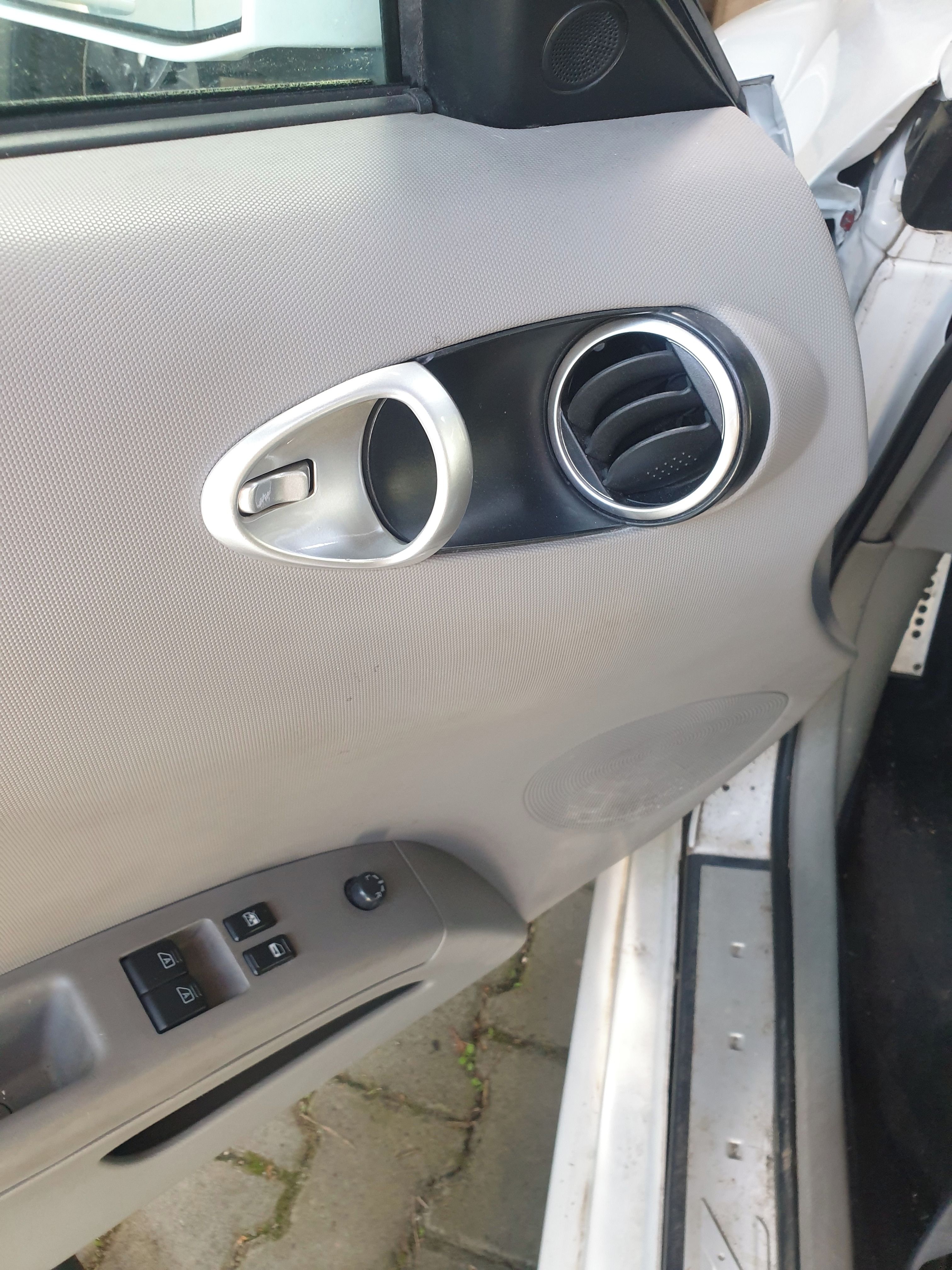 Nissan 350 Z, 3,5 6V VQ35DE - fotka 6