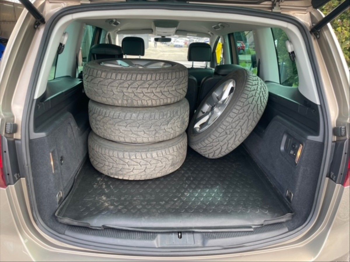 Volkswagen Sharan, 2,0 TDI Highline DSG 7-míst - fotka 6