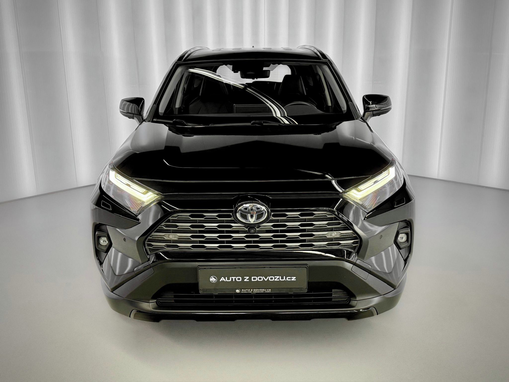 Toyota Rav4, 2.5 HYBRID e-CVT 4WD EXECUTIVE - fotka 3