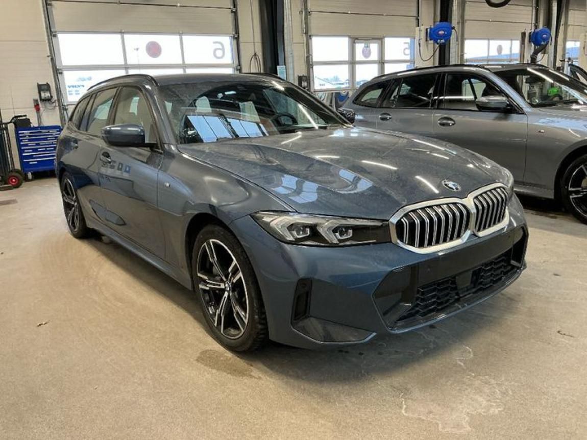BMW Řada 3, 330i xDrive Touring - fotka 6