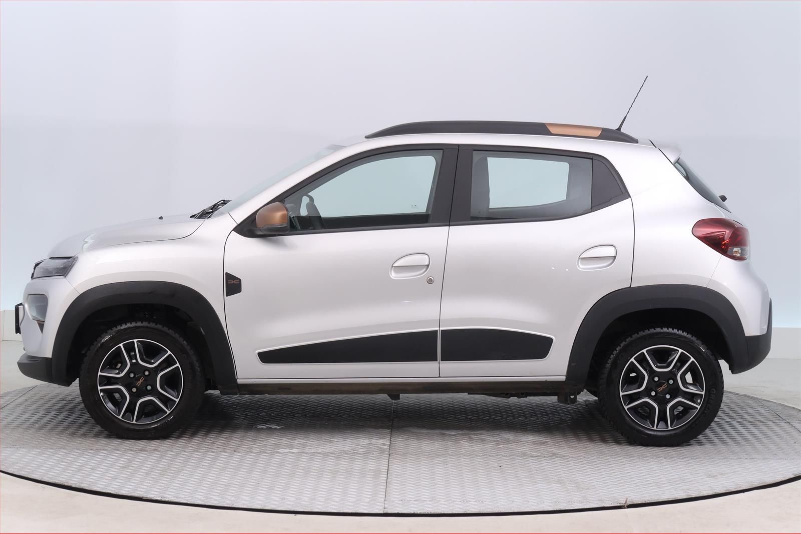Dacia Spring, Electric 65 (27 kWh), SoH 94% - fotka 3
