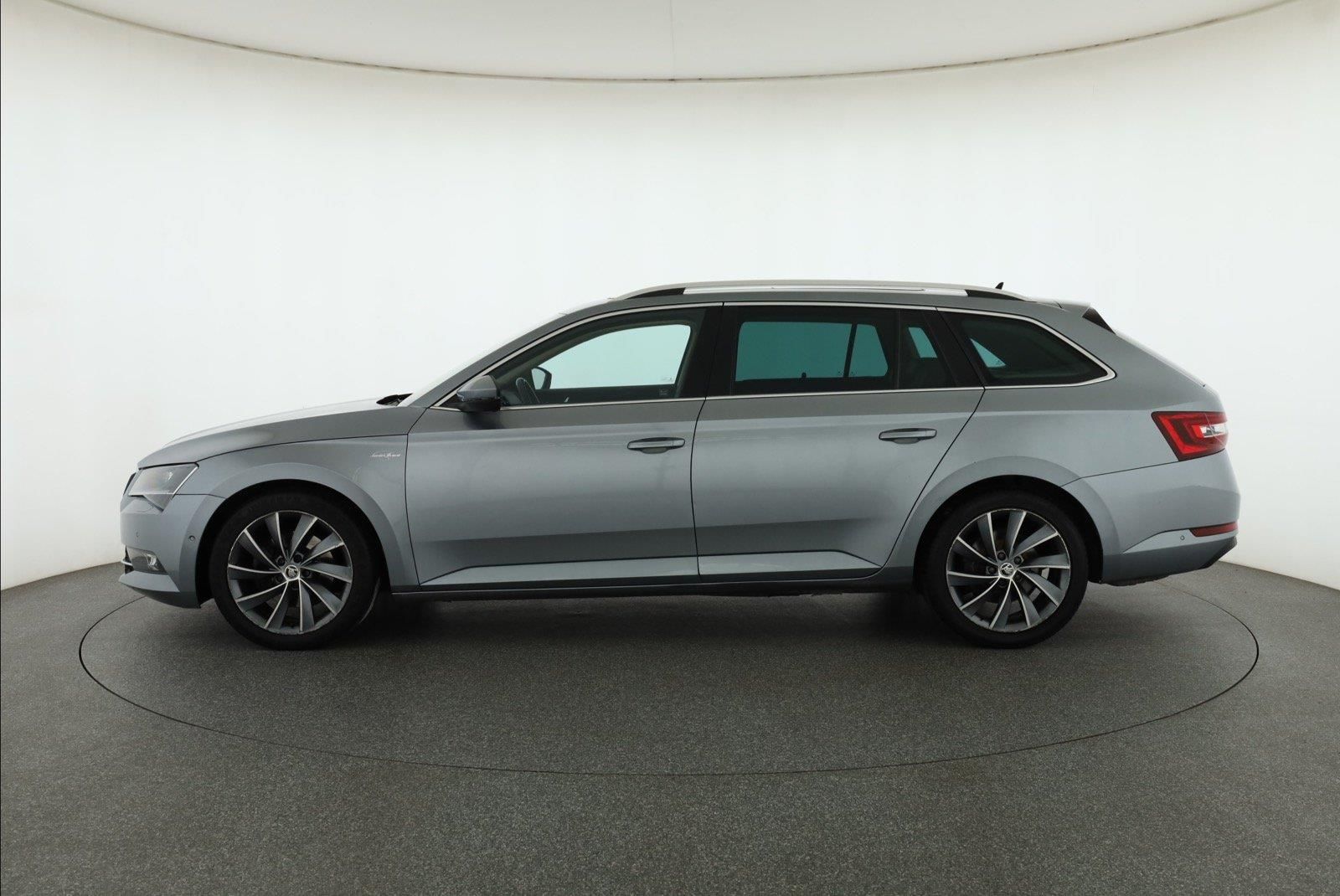 Škoda Superb, 2.0 TSI, Laurin&Klement - fotka 3