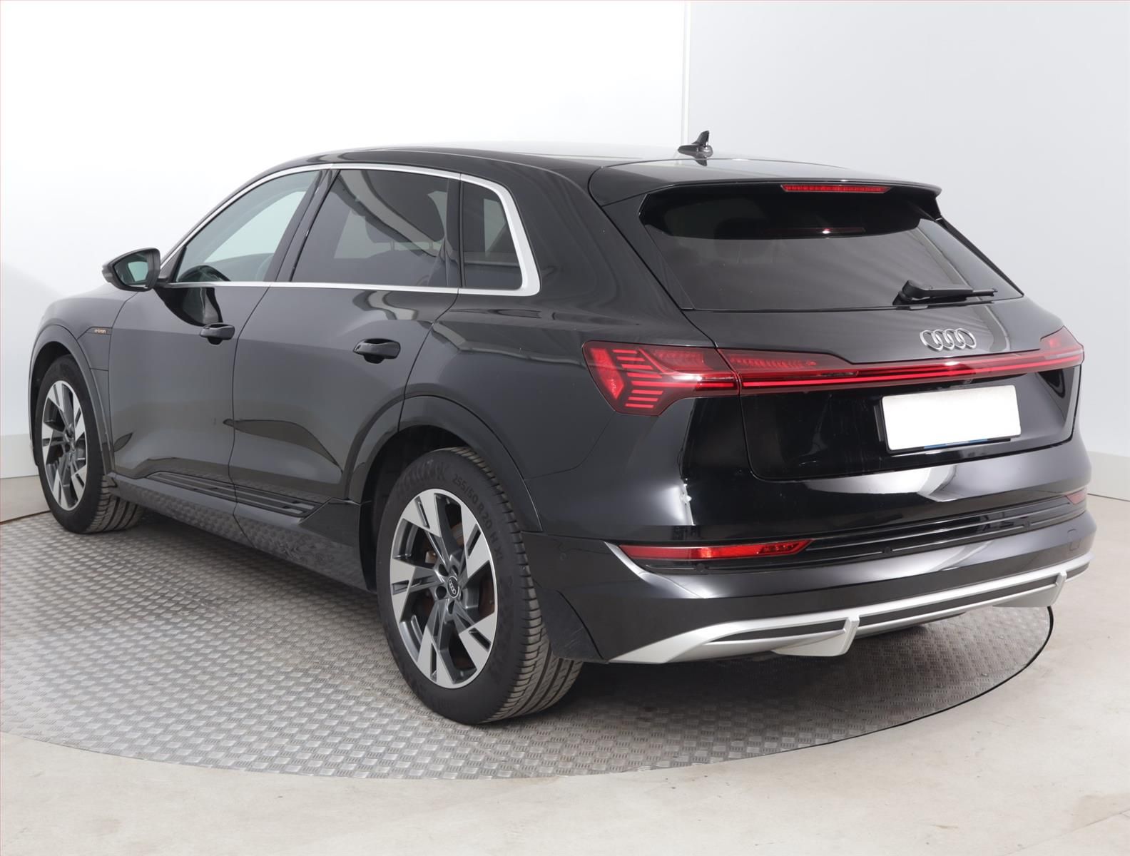 Audi e-tron, e-tron 50 quattro, SoH 96% - fotka 4