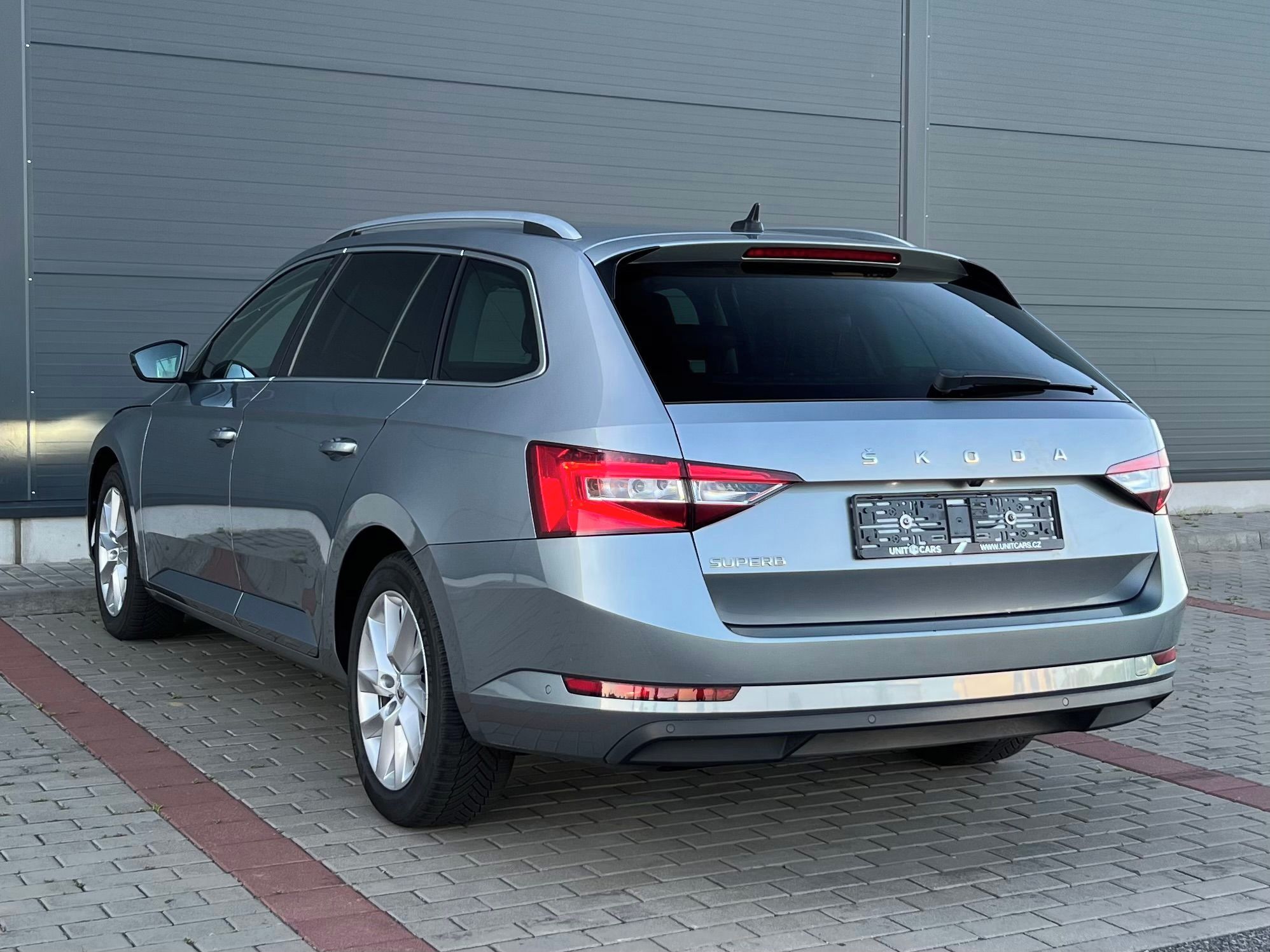 Škoda Superb, 2.0TDI-STYLE-P.KAMERA-EL.TAŽNÉ - fotka 4