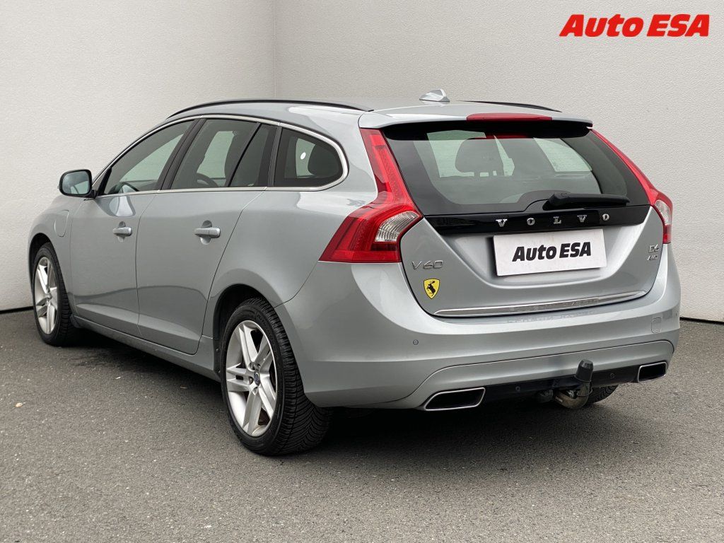 Volvo V60, 2.4 D6 PHEV AWD,AT,kůže - fotka 6