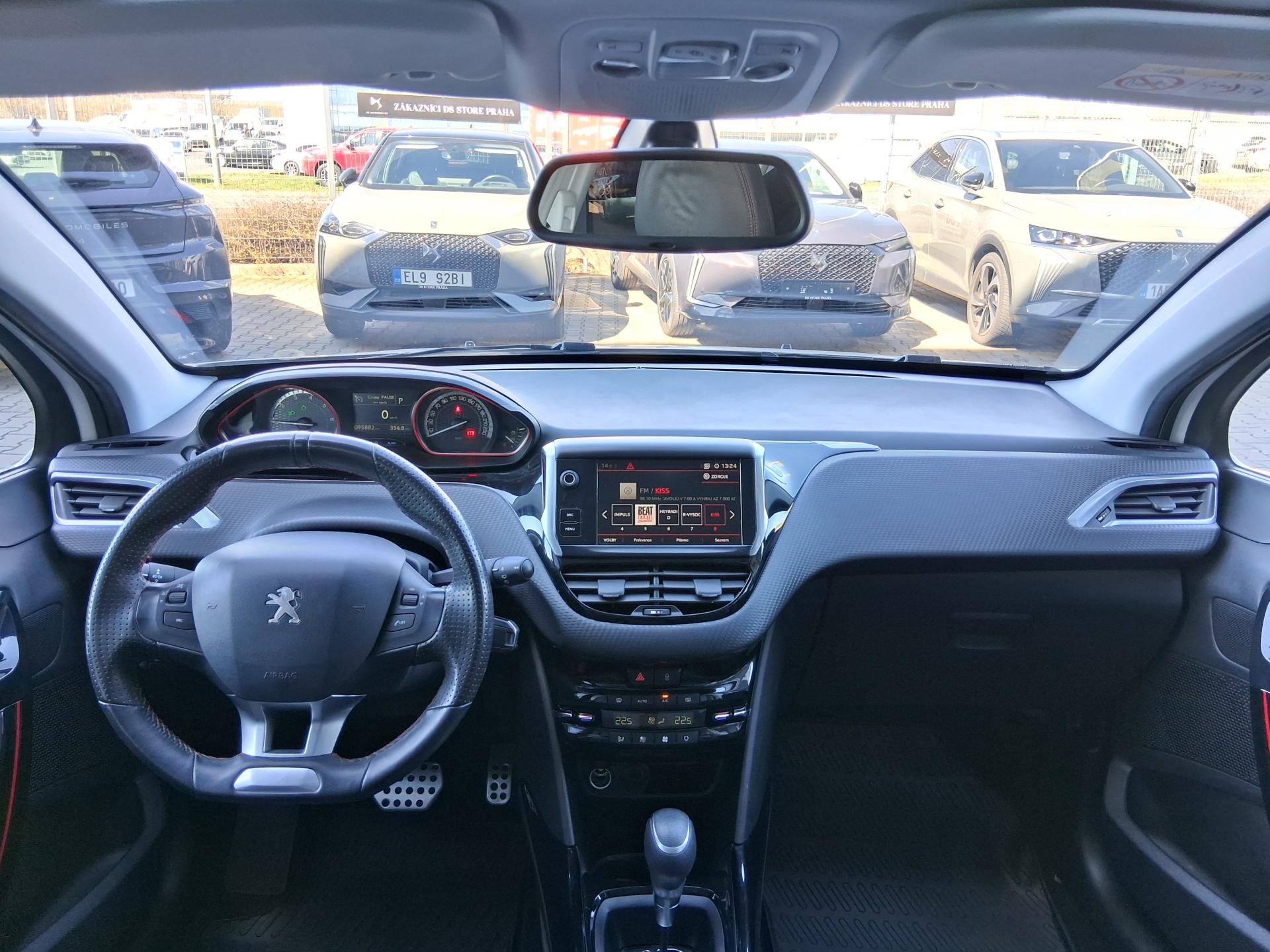 Peugeot 2008, GT LINE 1.2 PureTech 81 kW - fotka 2