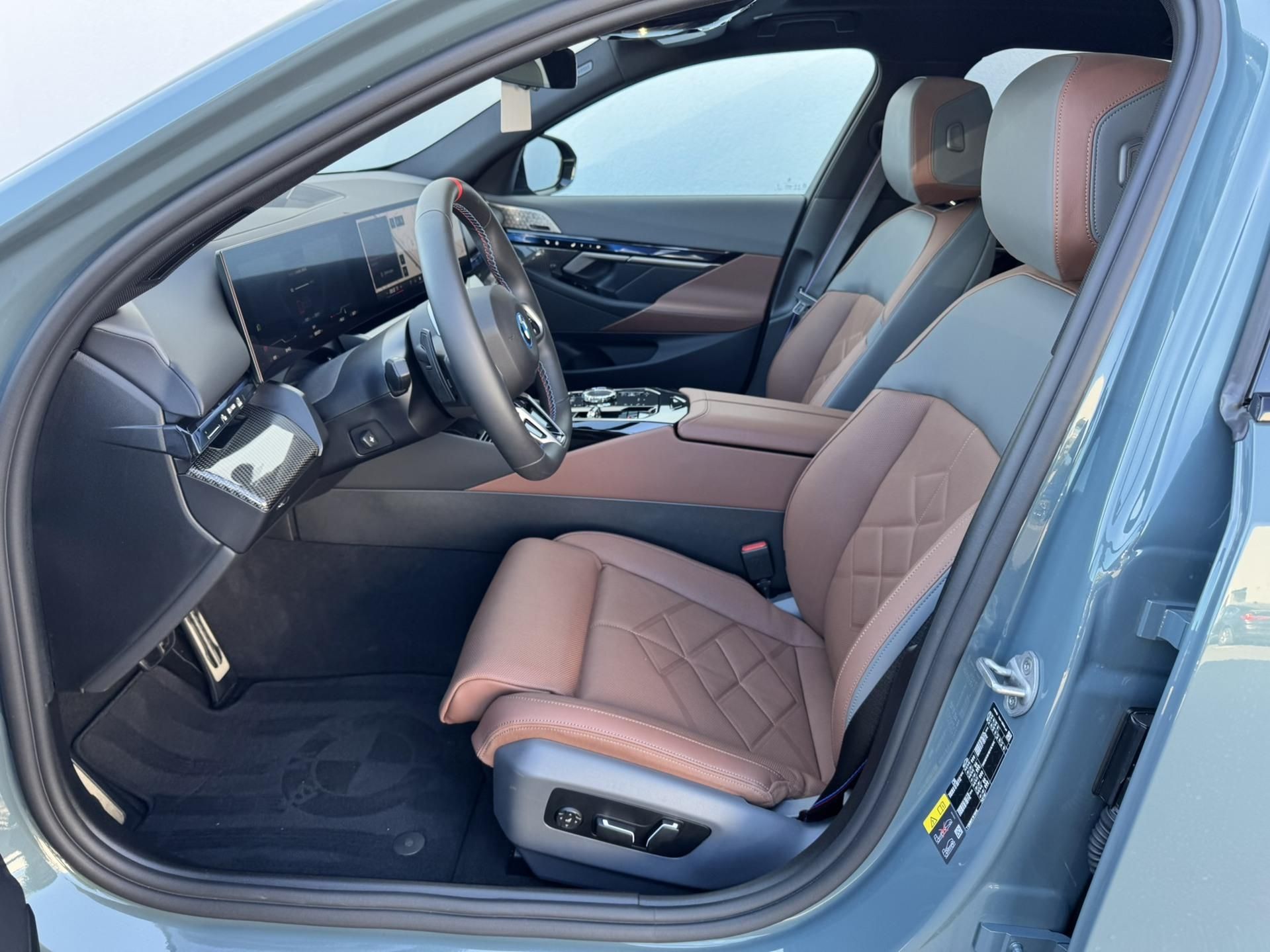 BMW i5, i5 M60 xDrive M PRO - fotka 6