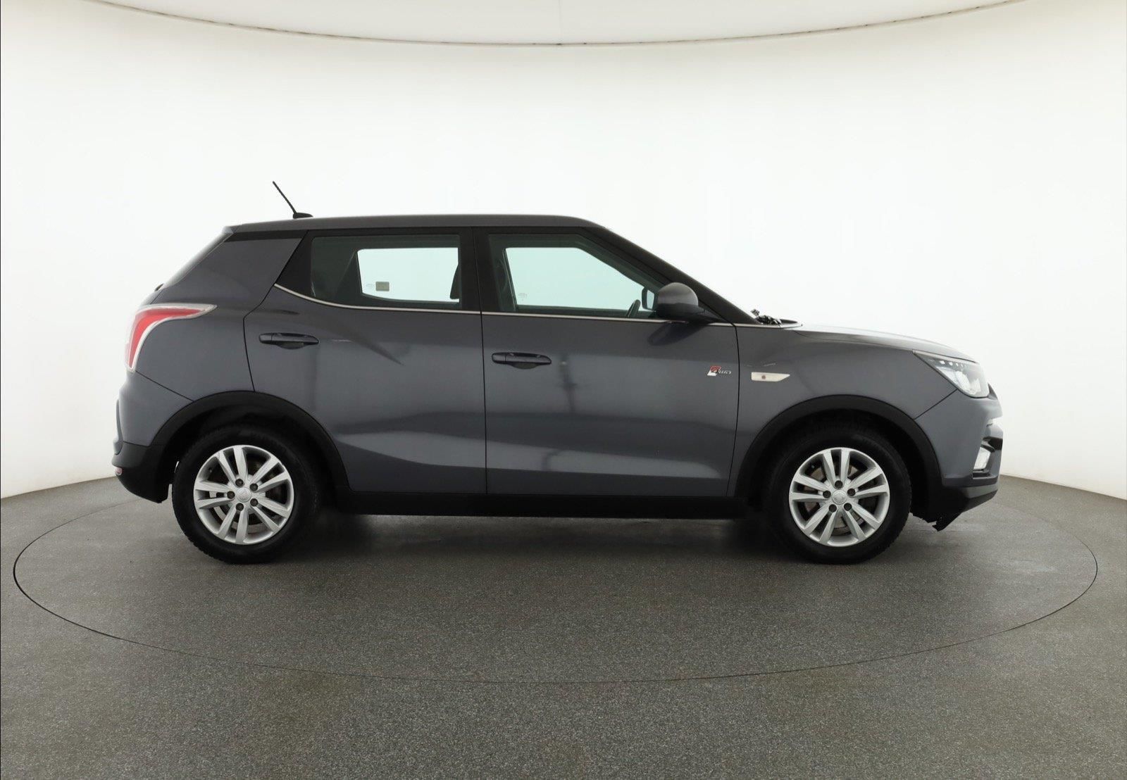 SsangYong Tivoli, 1.6 e-XDi, 4X4, Serv.kniha - fotka 6