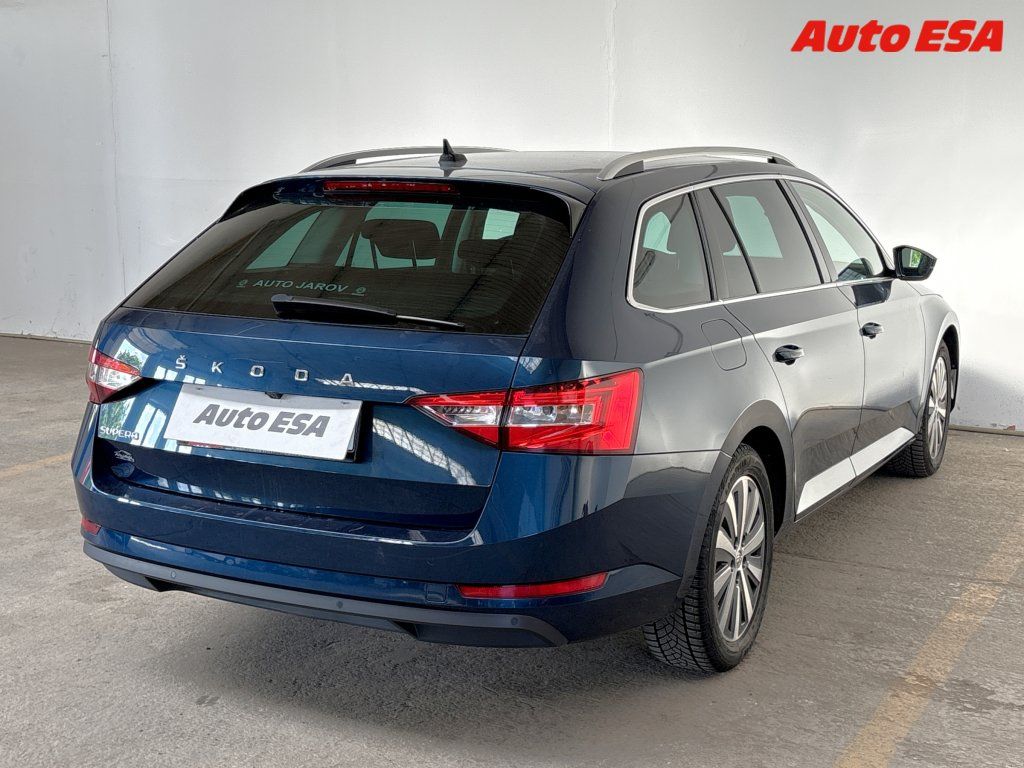 Škoda Superb, 2.0 TDi,1.maj,ČR - fotka 4