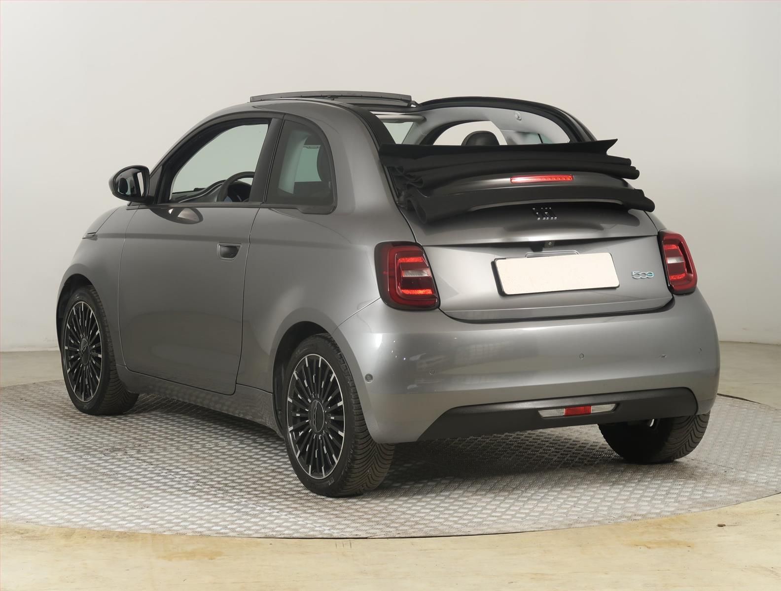 Fiat 500E, 42 kWh, SoH 93%, Automat - fotka 4