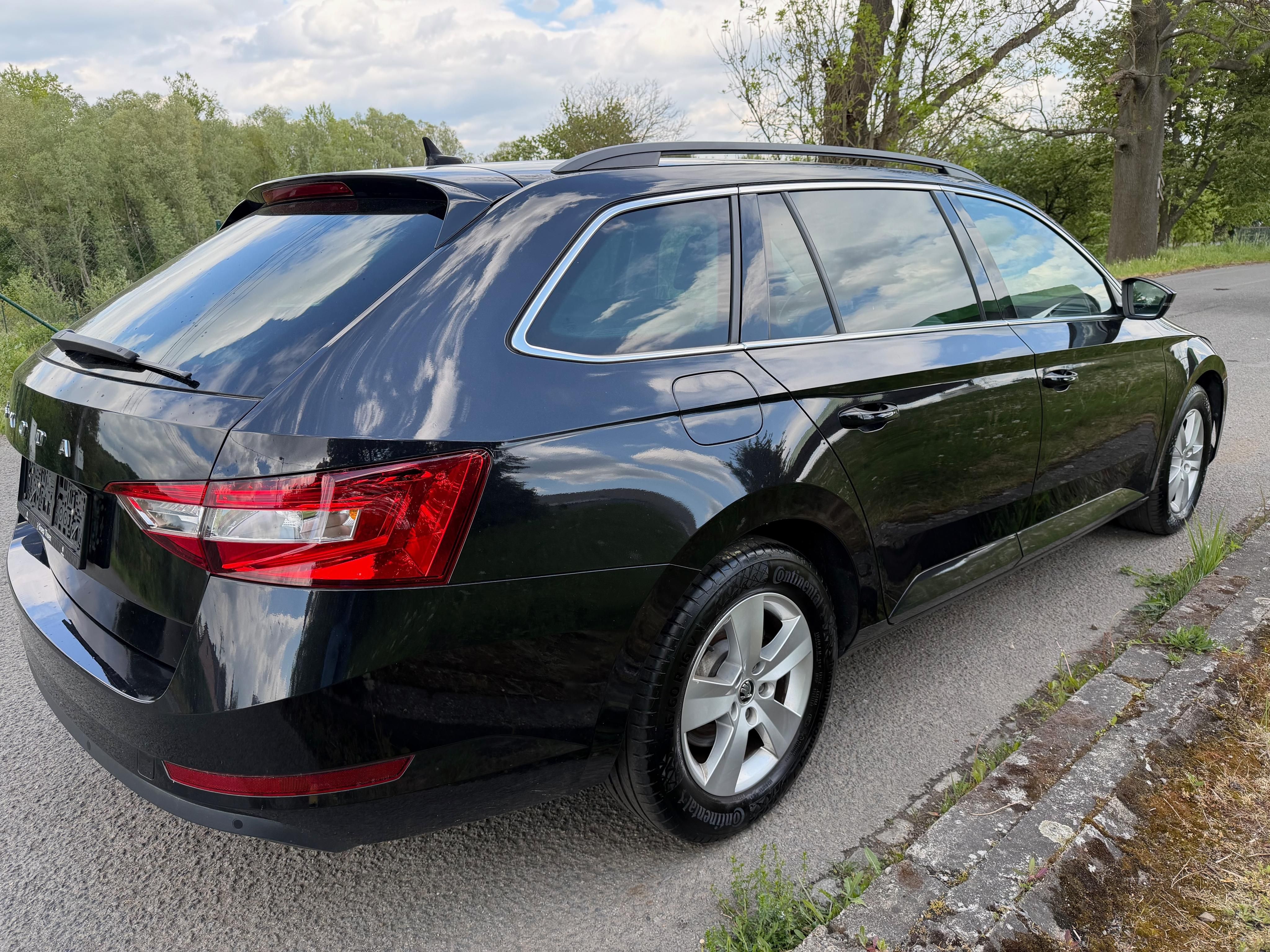 Škoda Superb, 2.0TDi 110kw DSG 1.maj - fotka 4