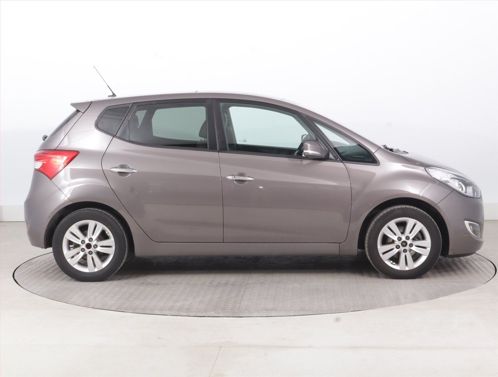 Hyundai ix20, 1.6 CVVT, Serv.kniha, Kůže - fotka 6