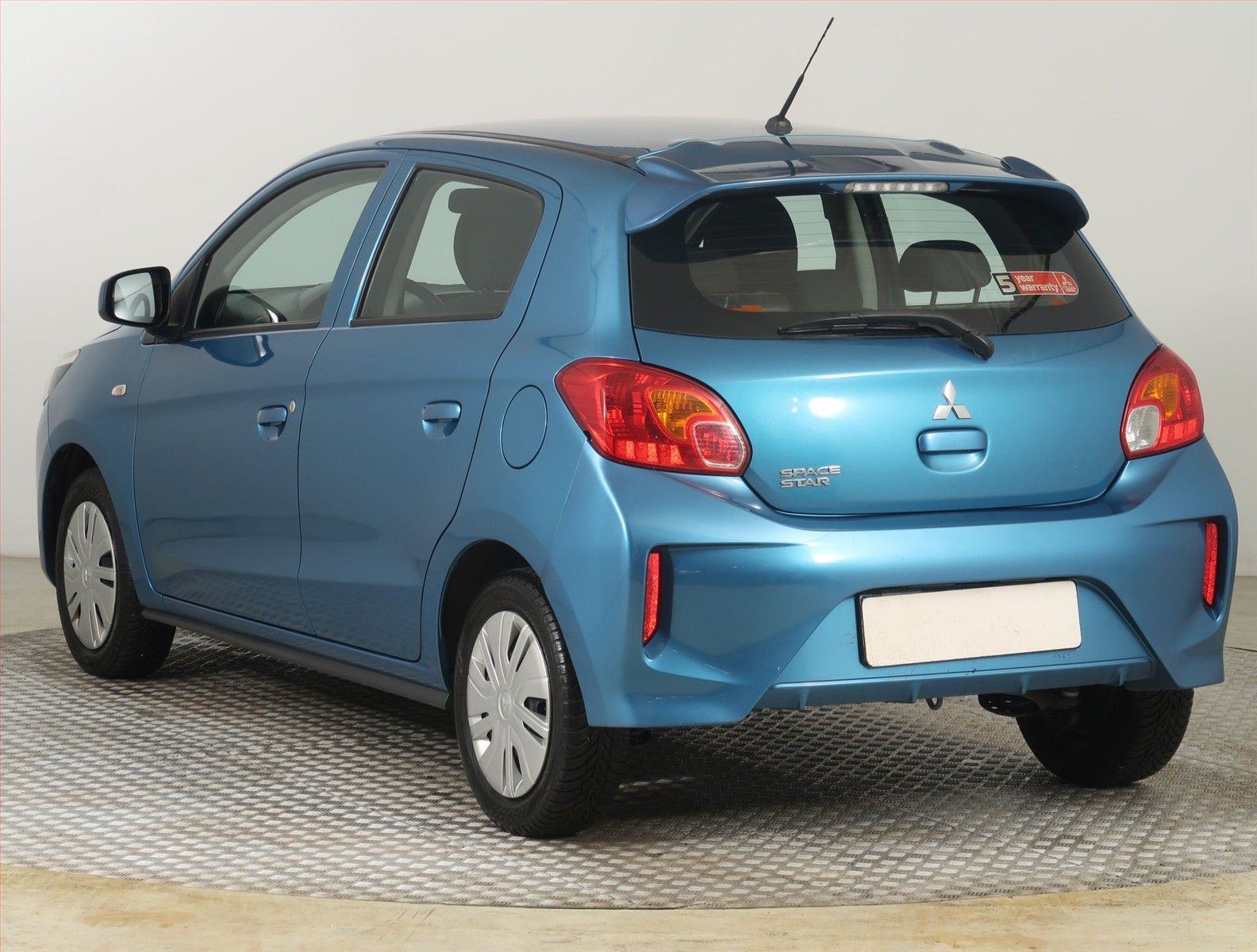 Mitsubishi Space Star, 1.2 MIVEC, Inform+, ČR,1.maj - fotka 4